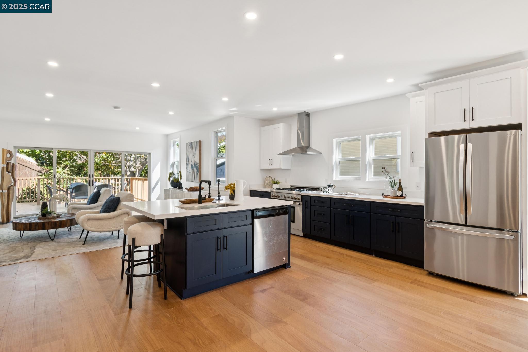 Detail Gallery Image 11 of 53 For 4250 Terrace St, Oakland,  CA 94611 - 4 Beds | 3 Baths