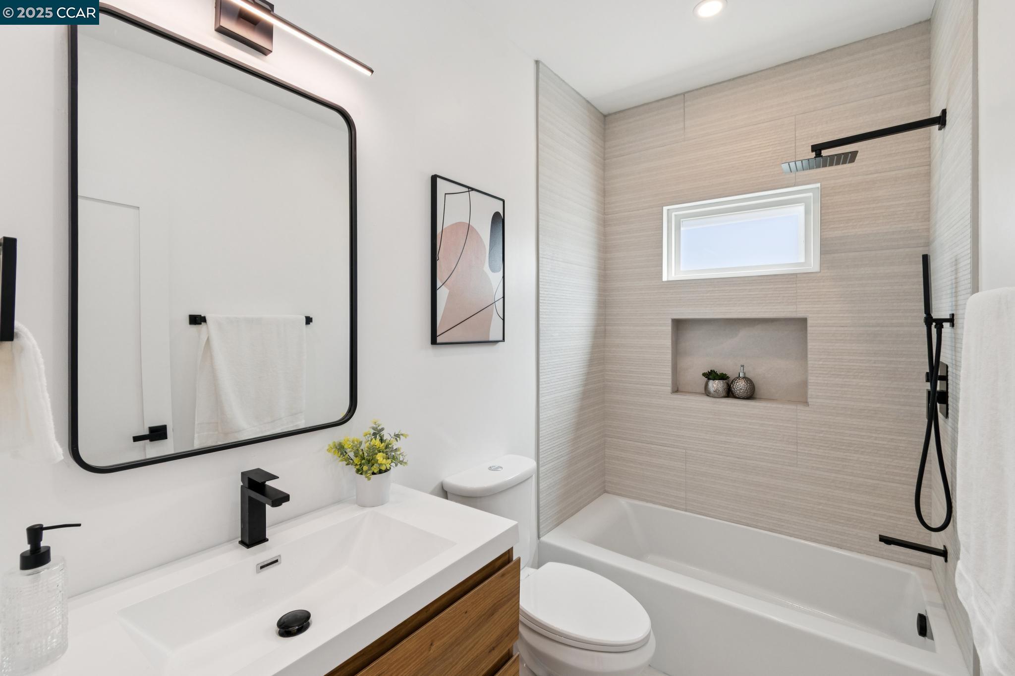 Detail Gallery Image 20 of 53 For 4250 Terrace St, Oakland,  CA 94611 - 4 Beds | 3 Baths