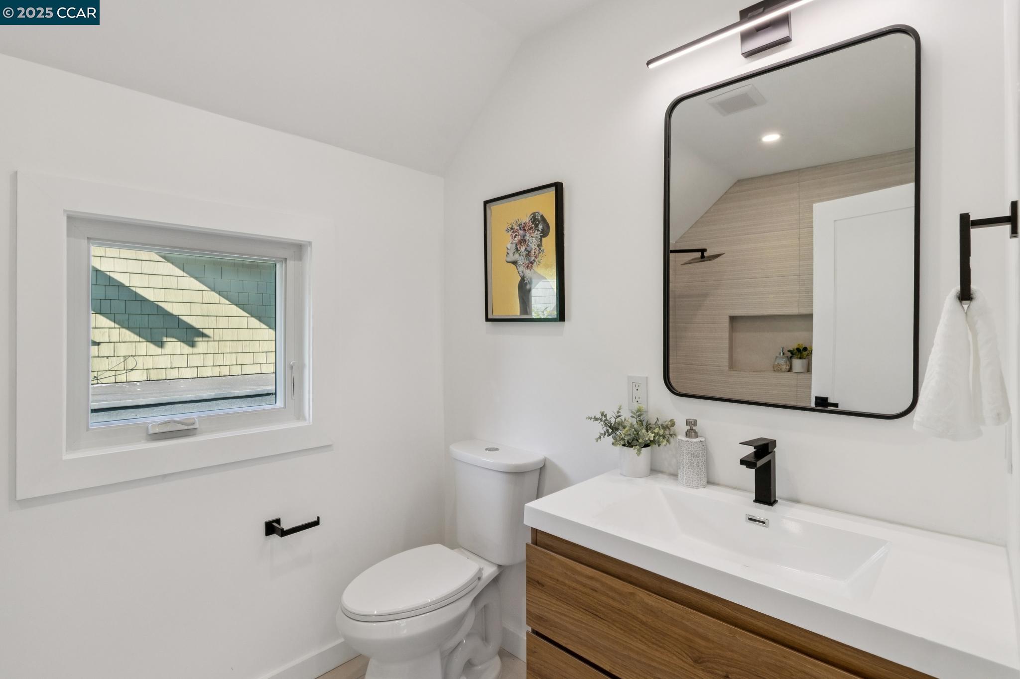 Detail Gallery Image 30 of 53 For 4250 Terrace St, Oakland,  CA 94611 - 4 Beds | 3 Baths