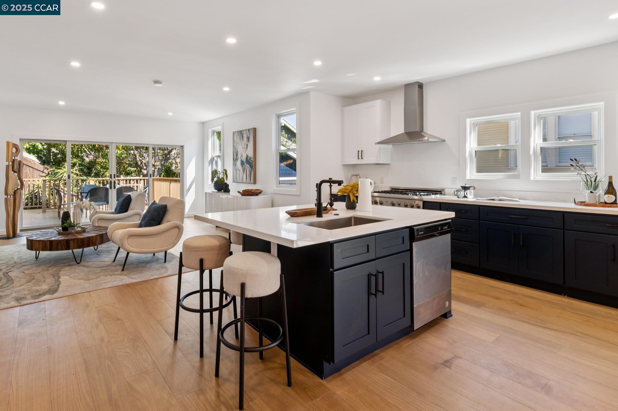 Detail Gallery Image 4 of 53 For 4250 Terrace St, Oakland,  CA 94611 - 4 Beds | 3 Baths