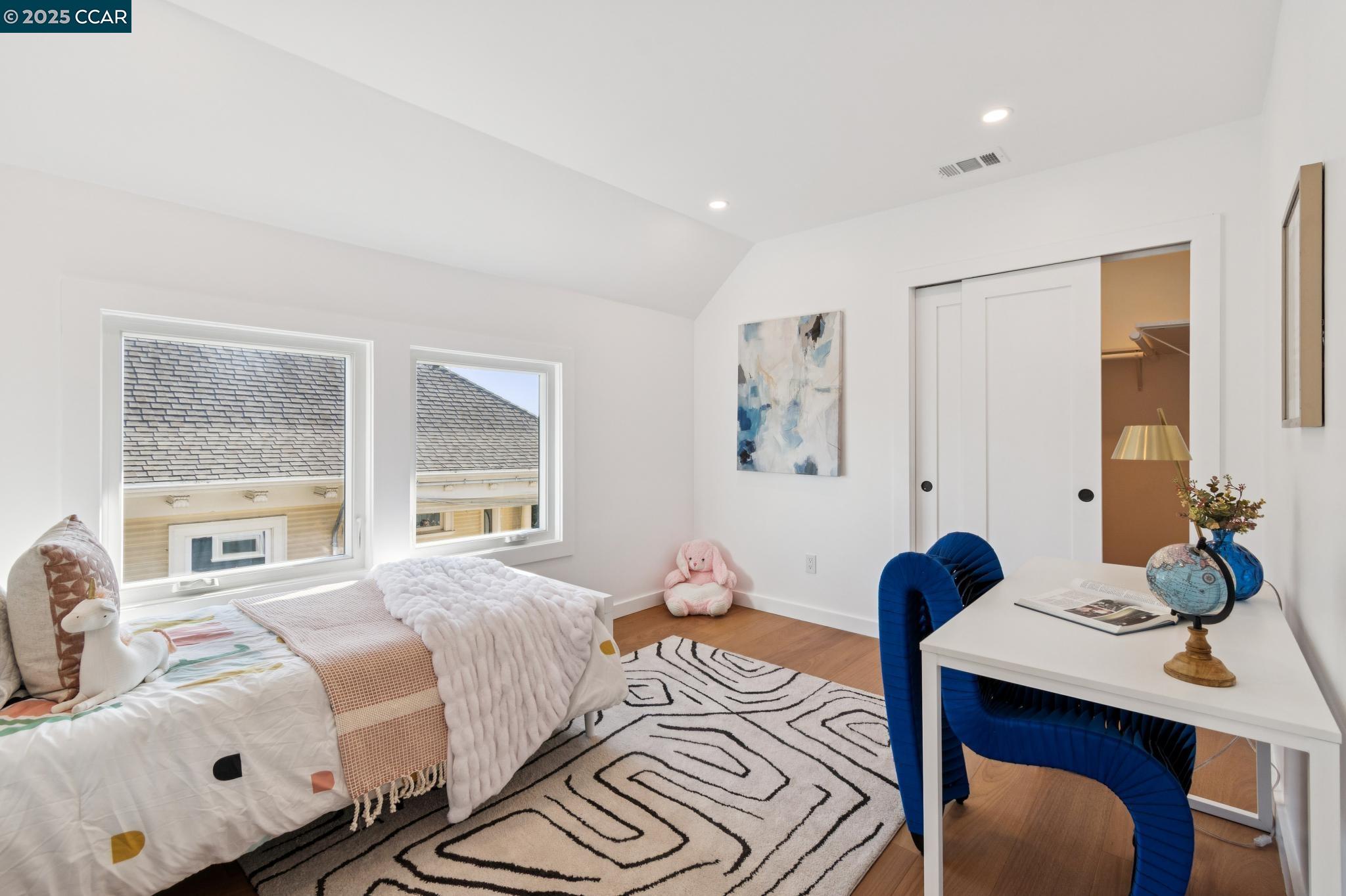 Detail Gallery Image 32 of 53 For 4250 Terrace St, Oakland,  CA 94611 - 4 Beds | 3 Baths