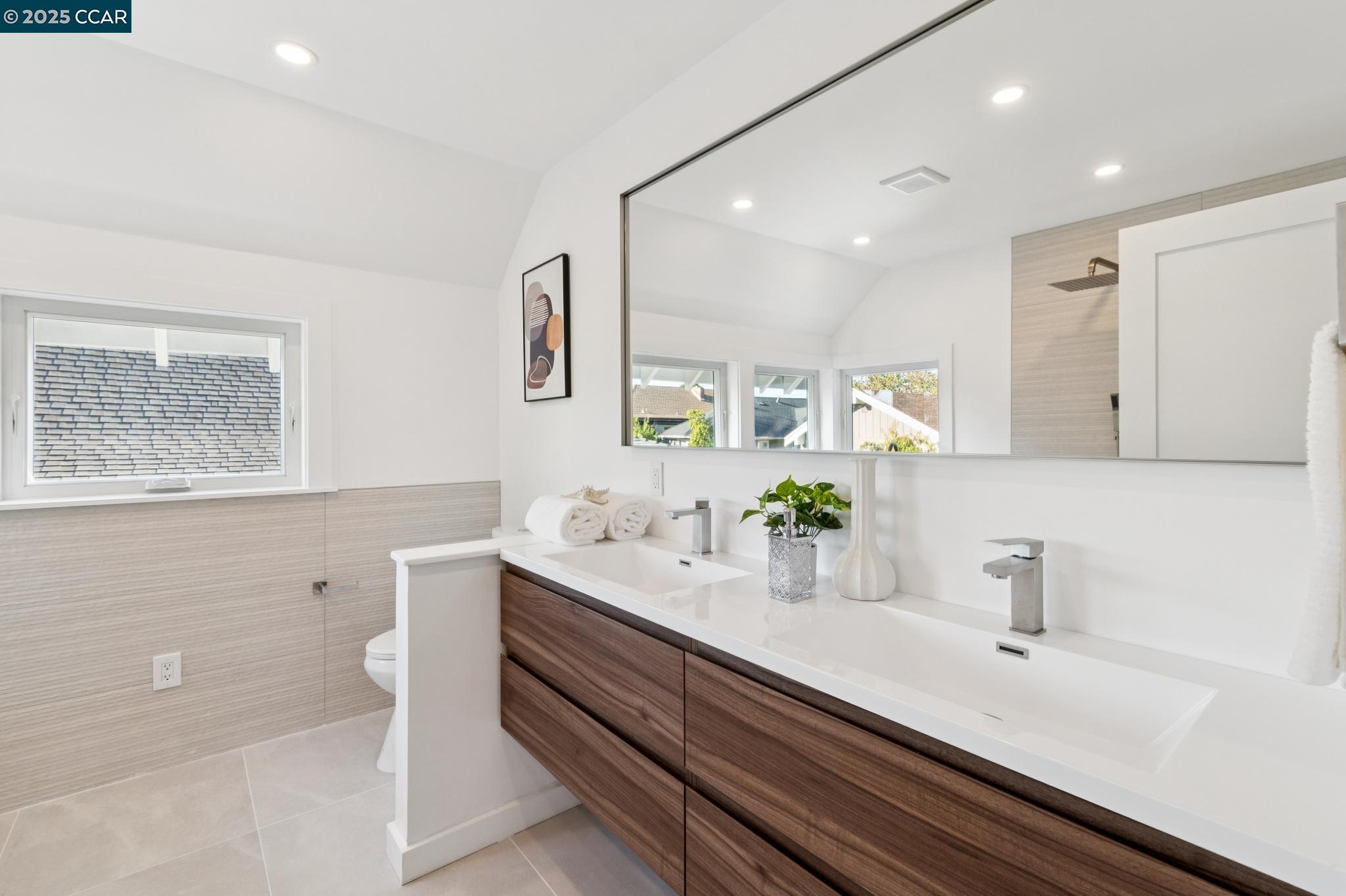 Detail Gallery Image 38 of 53 For 4250 Terrace St, Oakland,  CA 94611 - 4 Beds | 3 Baths