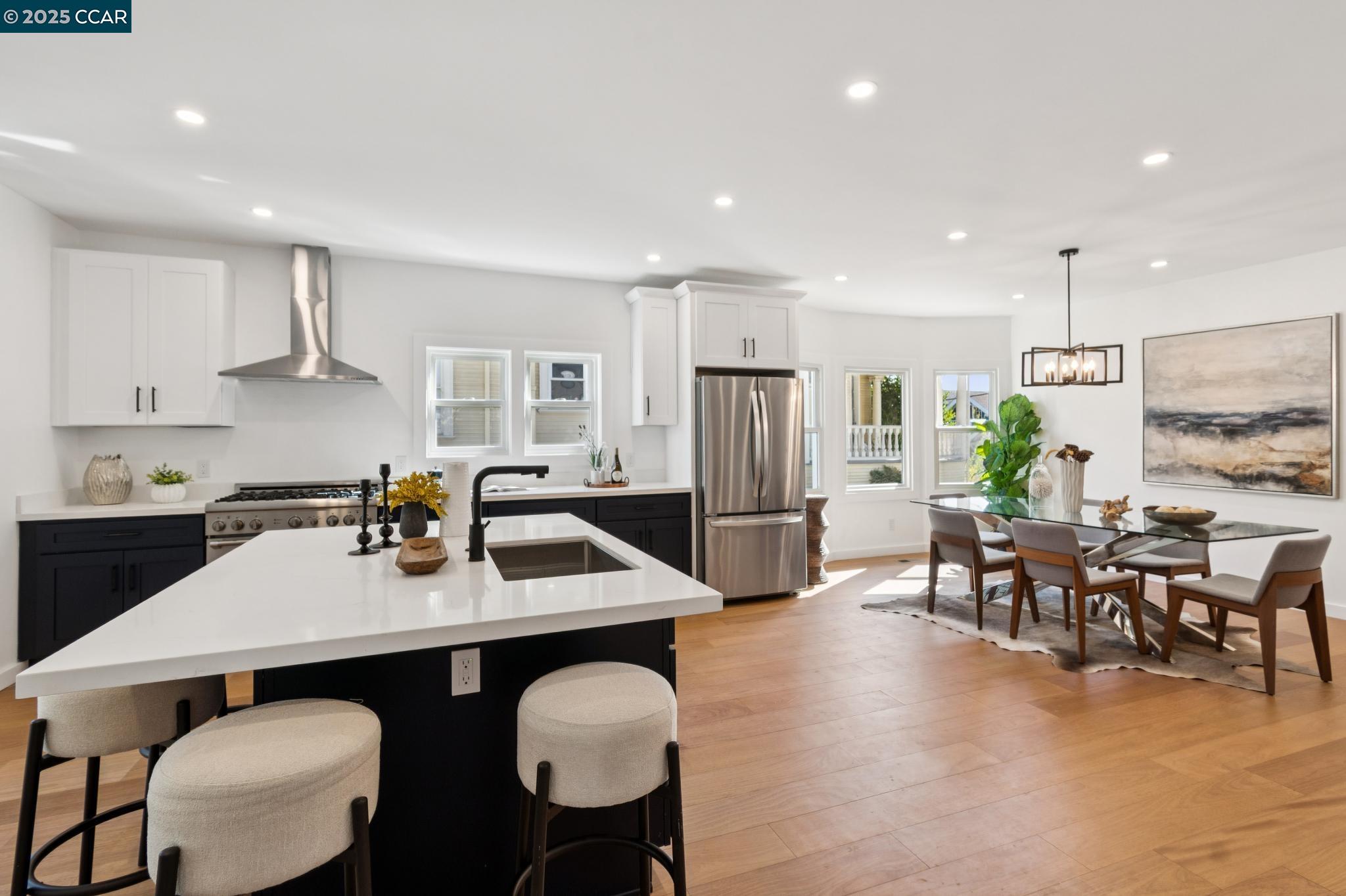 Detail Gallery Image 5 of 53 For 4250 Terrace St, Oakland,  CA 94611 - 4 Beds | 3 Baths