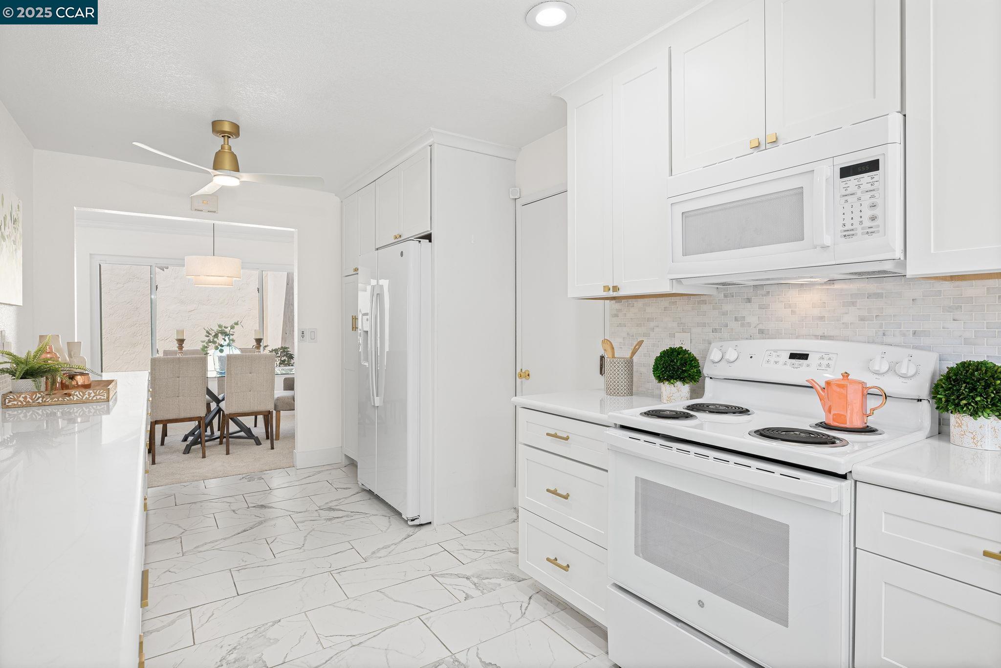Detail Gallery Image 4 of 21 For 14 Mt Wilson Way, Clayton,  CA 94517 - 3 Beds | 2/1 Baths