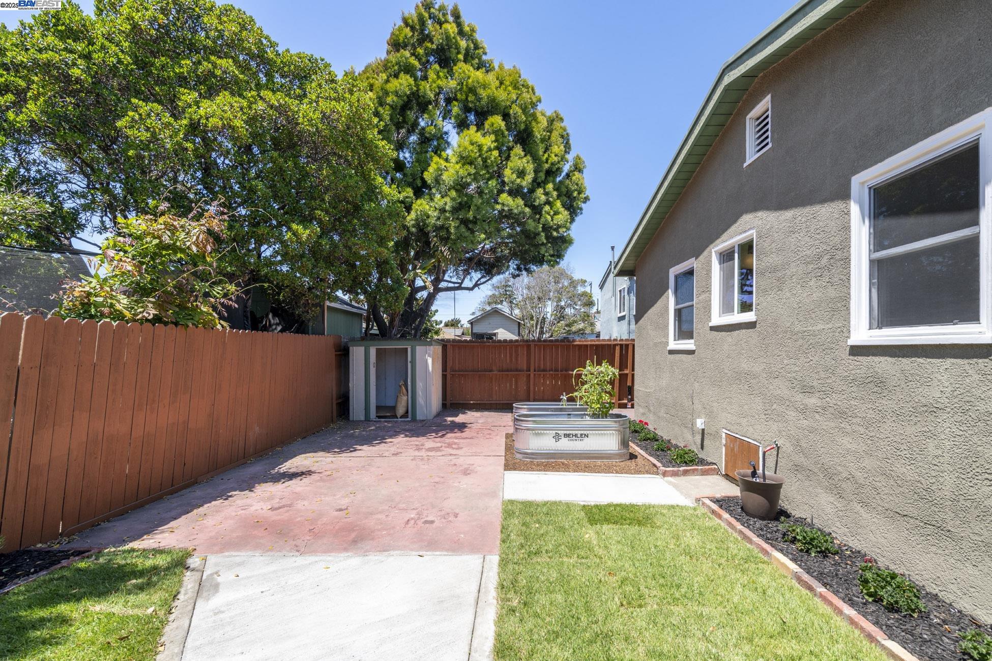 Detail Gallery Image 30 of 32 For 2430 Garvin Ave, Richmond,  CA 94804 - 3 Beds | 1/1 Baths