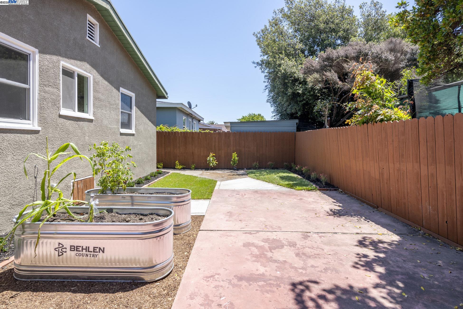 Detail Gallery Image 32 of 32 For 2430 Garvin Ave, Richmond,  CA 94804 - 3 Beds | 1/1 Baths