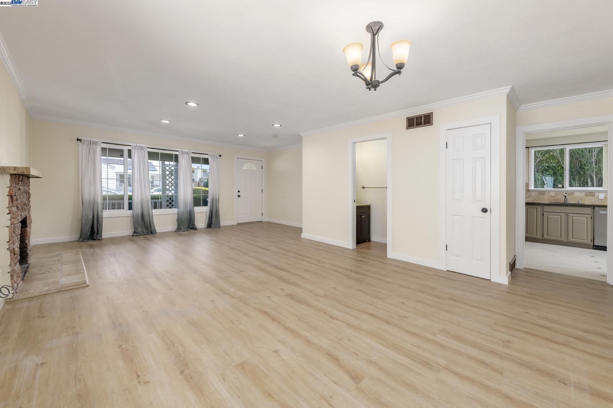 Detail Gallery Image 8 of 32 For 2430 Garvin Ave, Richmond,  CA 94804 - 3 Beds | 1/1 Baths