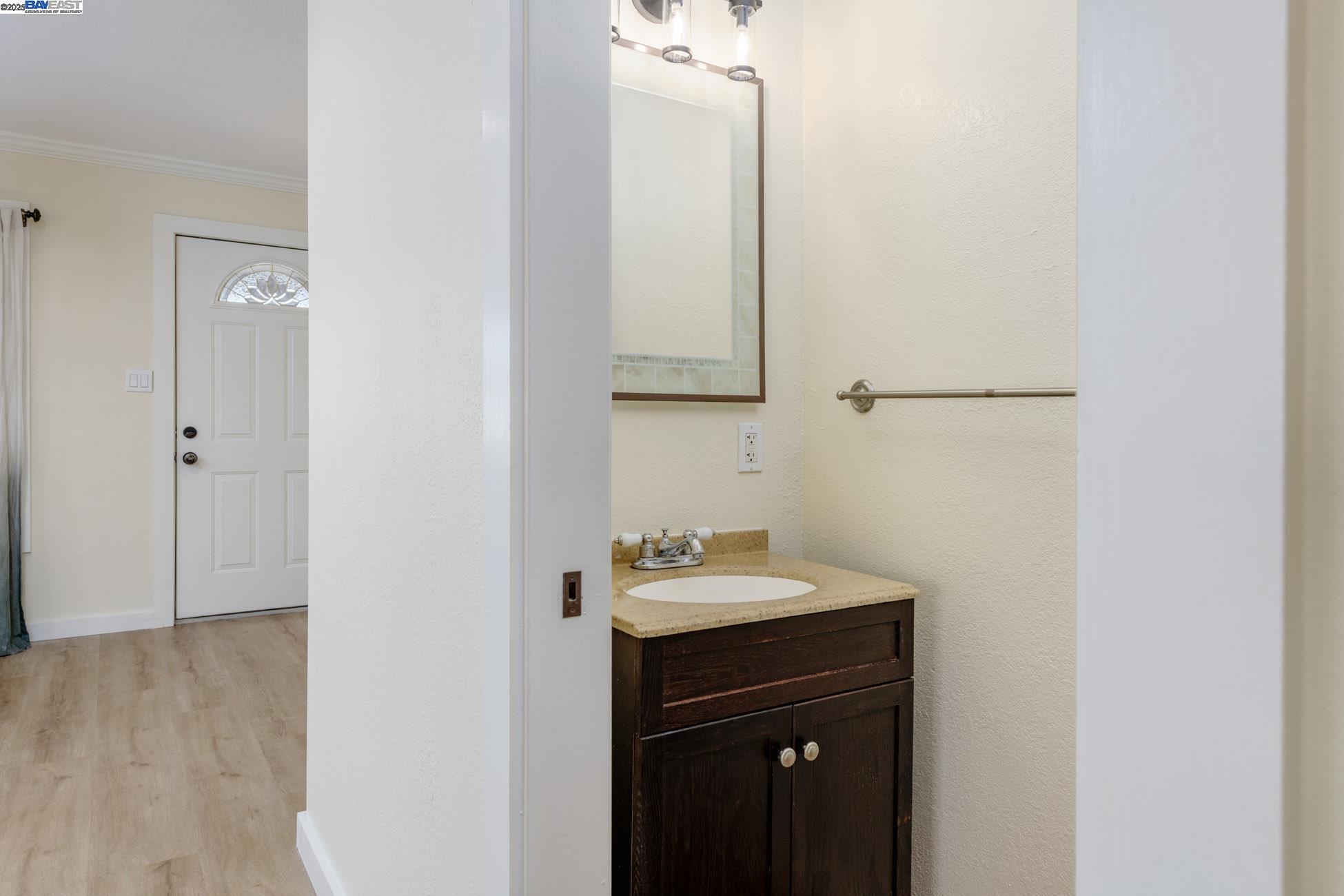 Detail Gallery Image 9 of 32 For 2430 Garvin Ave, Richmond,  CA 94804 - 3 Beds | 1/1 Baths