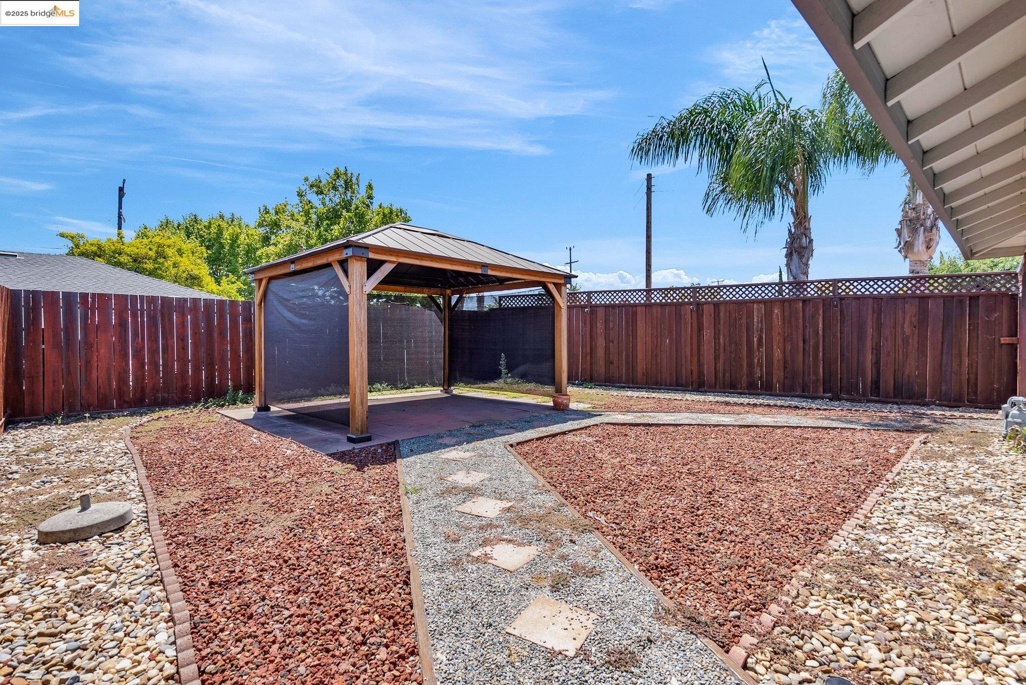 Detail Gallery Image 11 of 28 For 860 W. 17th St., Pittsburg,  CA 94565-3715 - 3 Beds | 1 Baths