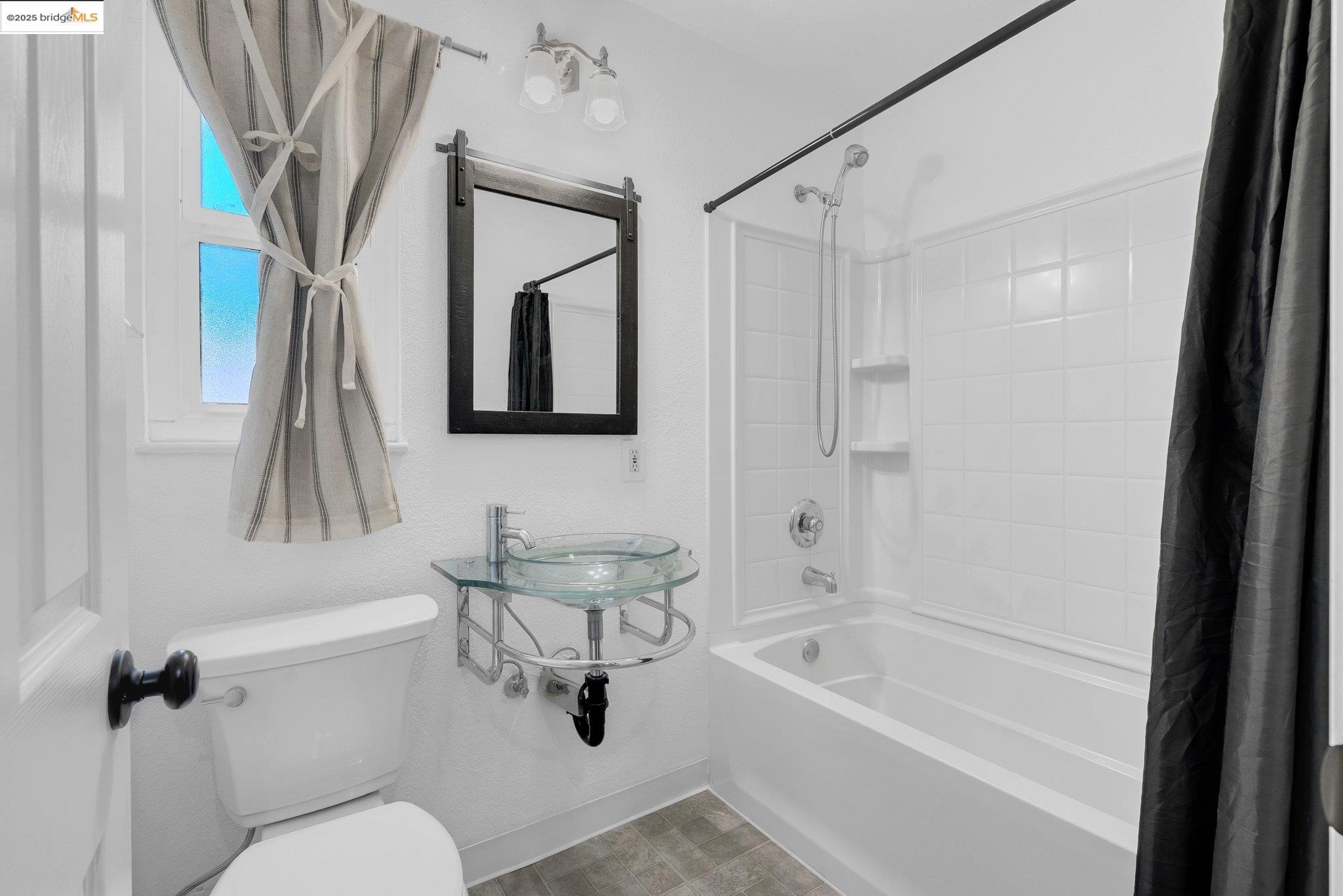 Detail Gallery Image 14 of 28 For 860 W. 17th St., Pittsburg,  CA 94565-3715 - 3 Beds | 1 Baths