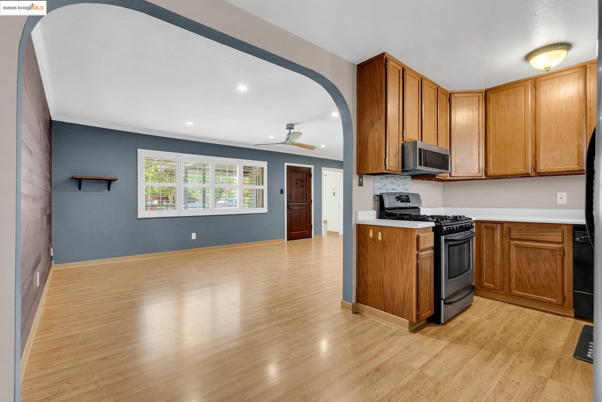 Detail Gallery Image 22 of 28 For 860 W. 17th St., Pittsburg,  CA 94565-3715 - 3 Beds | 1 Baths