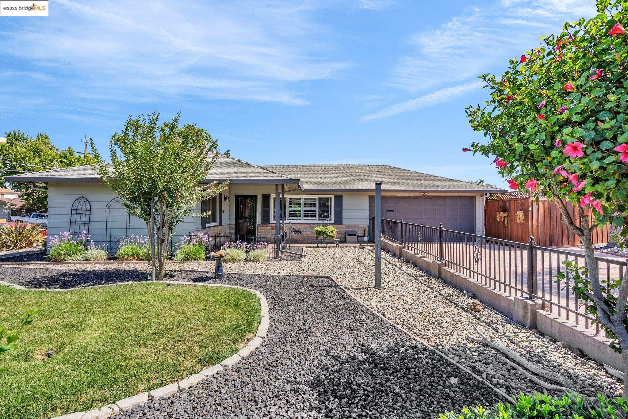 Detail Gallery Image 6 of 28 For 860 W. 17th St., Pittsburg,  CA 94565-3715 - 3 Beds | 1 Baths