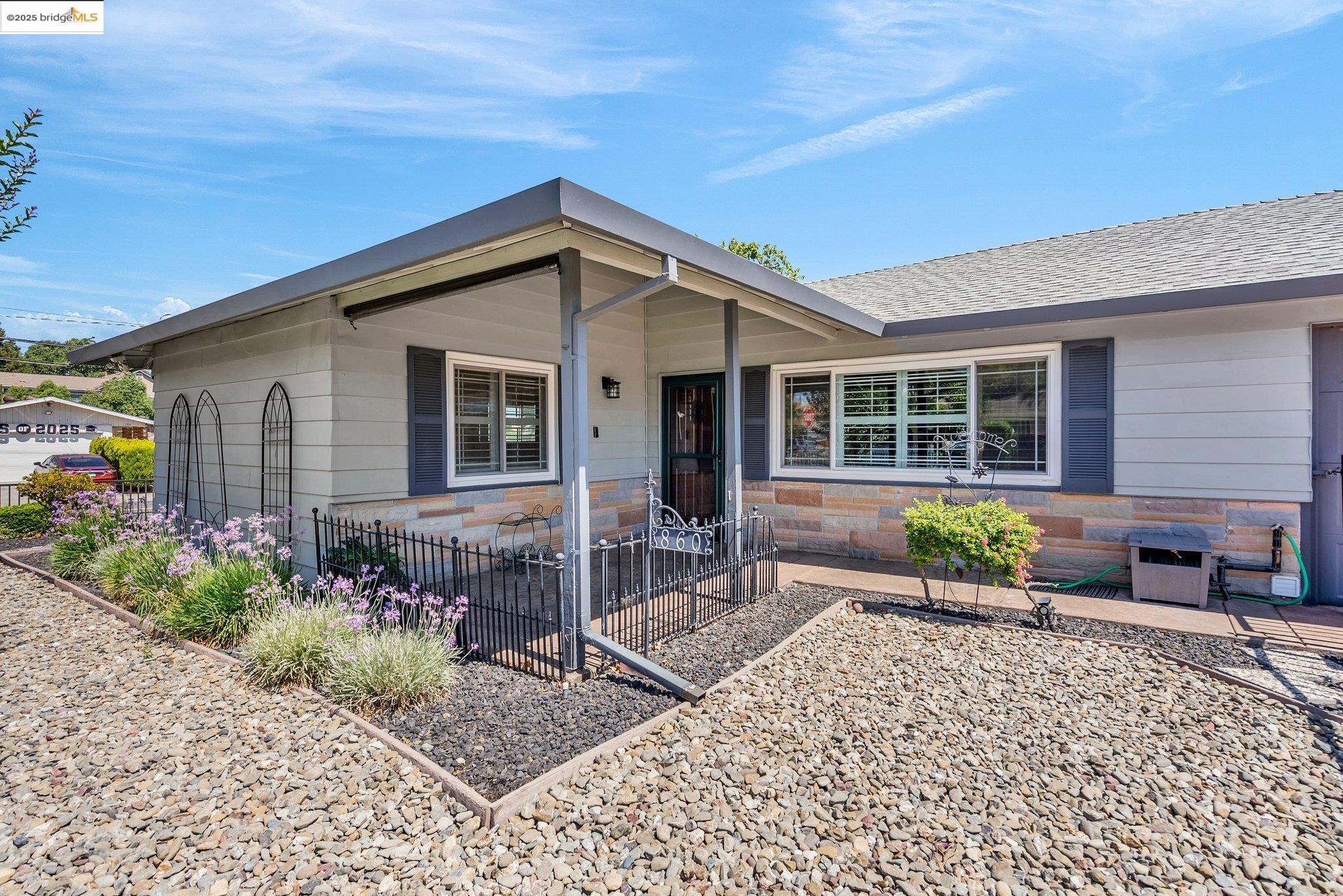 Detail Gallery Image 8 of 28 For 860 W. 17th St., Pittsburg,  CA 94565-3715 - 3 Beds | 1 Baths