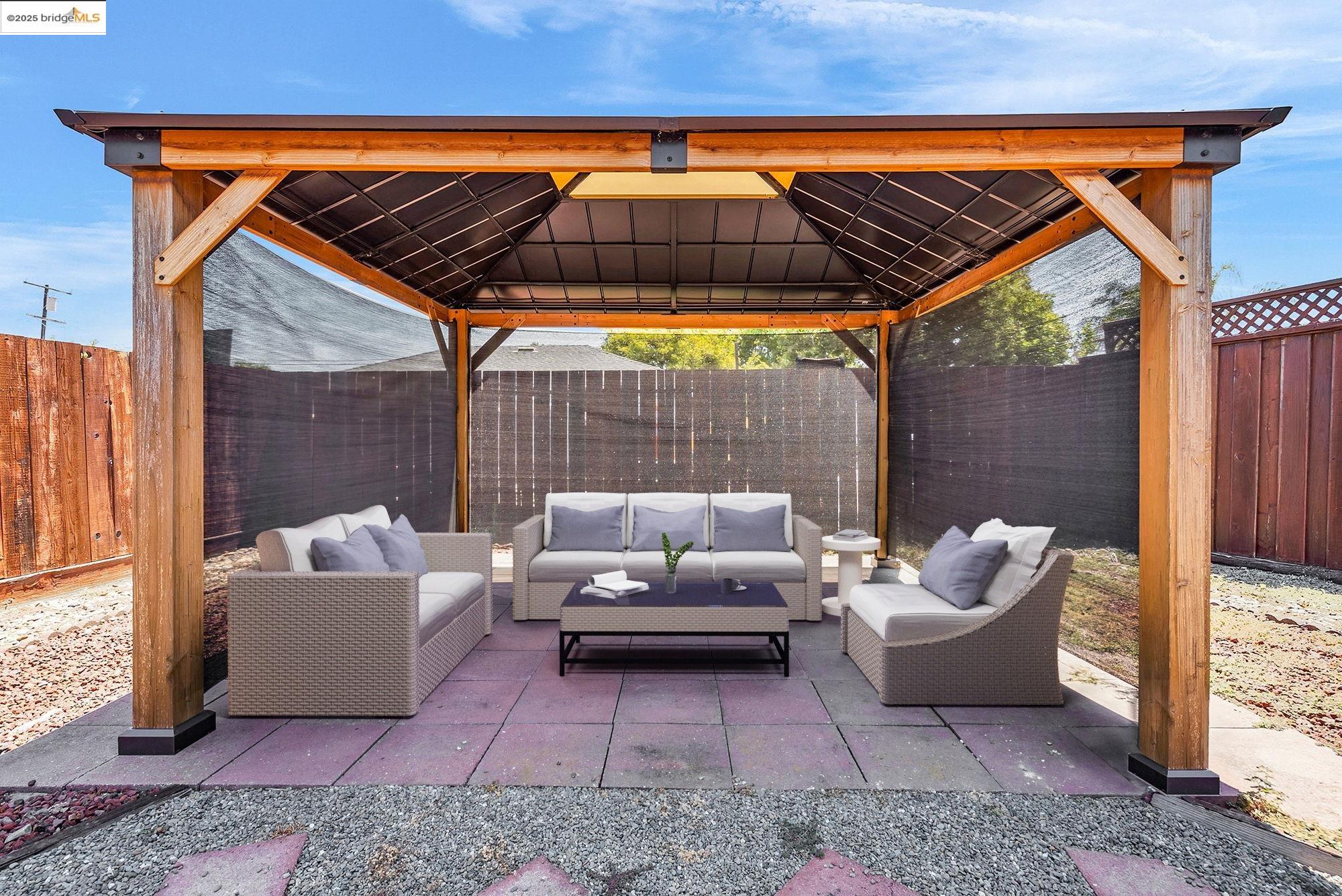 Detail Gallery Image 9 of 28 For 860 W. 17th St., Pittsburg,  CA 94565-3715 - 3 Beds | 1 Baths