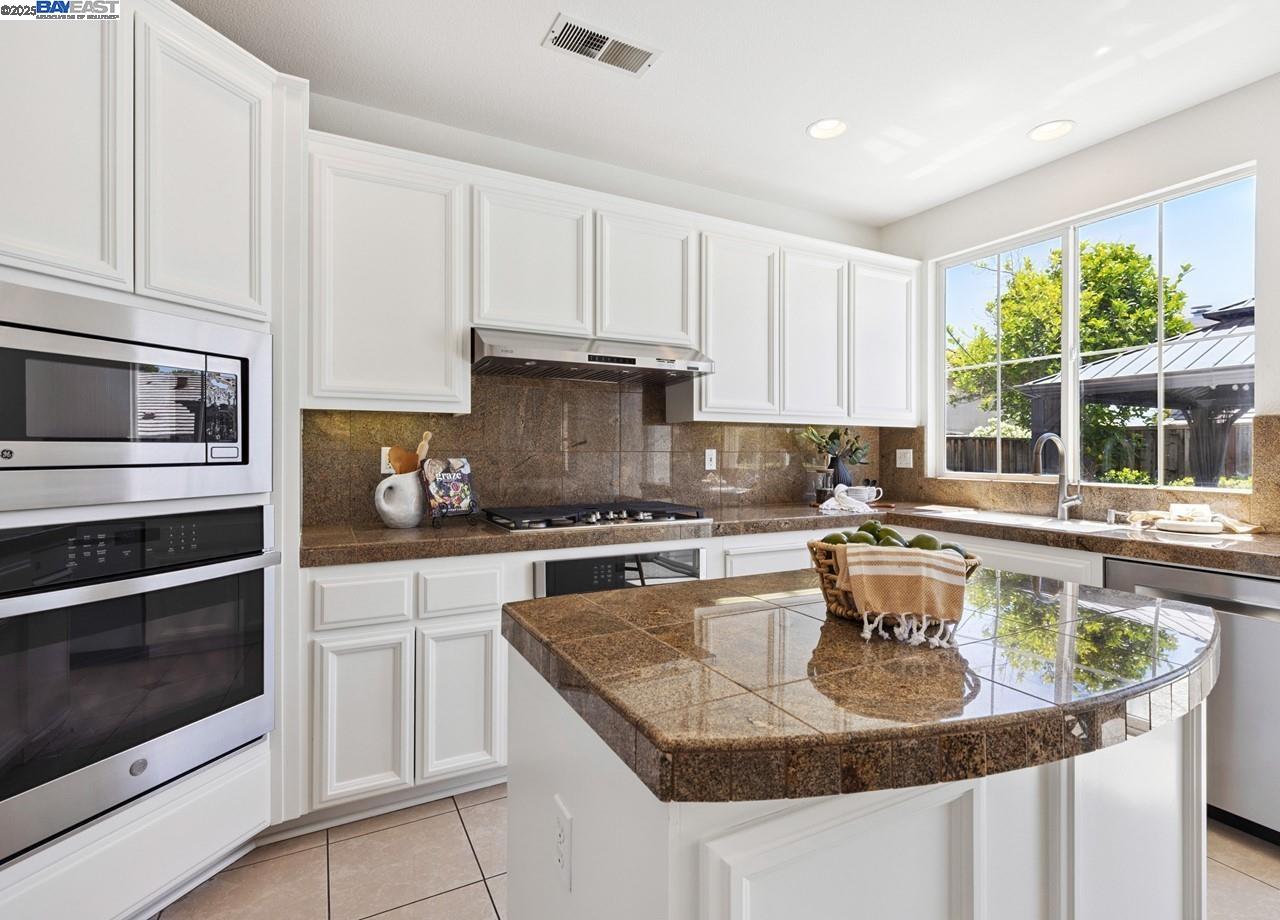 Detail Gallery Image 17 of 41 For 156 Elisha Ln, San Ramon,  CA 94583 - 4 Beds | 3 Baths