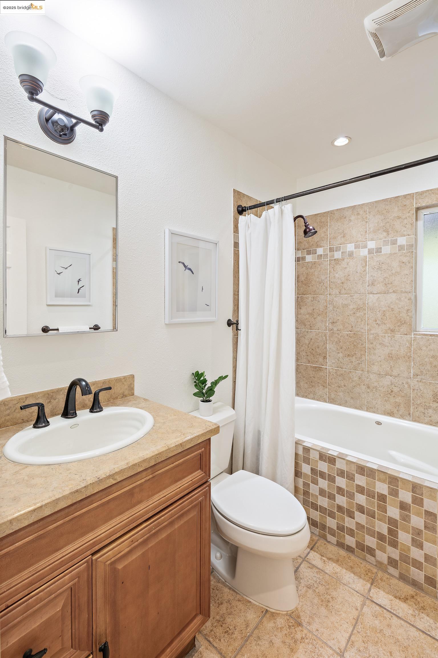 Detail Gallery Image 15 of 27 For 22756 Lorand Way, Hayward,  CA 94541 - 2 Beds | 1 Baths