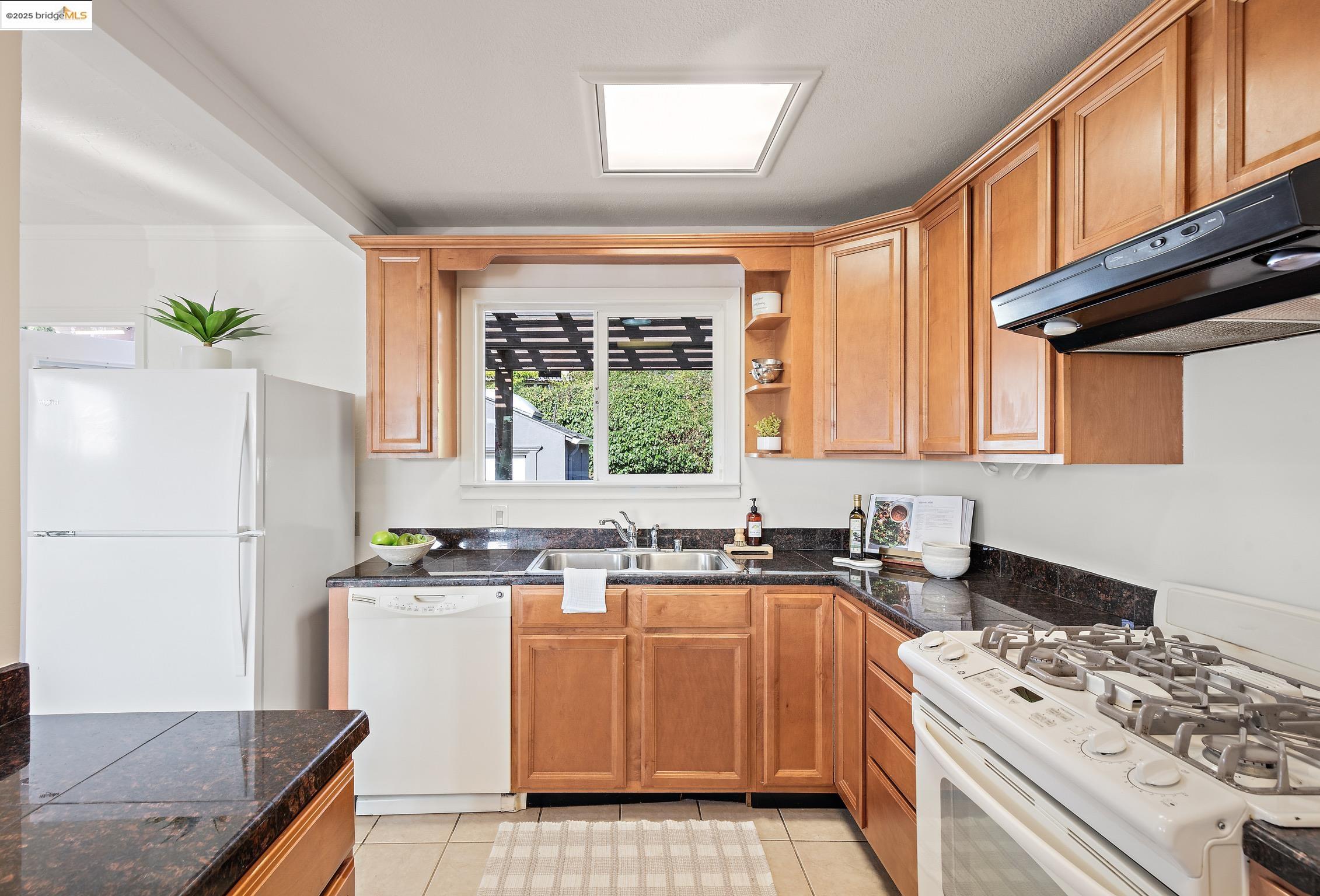 Detail Gallery Image 7 of 27 For 22756 Lorand Way, Hayward,  CA 94541 - 2 Beds | 1 Baths