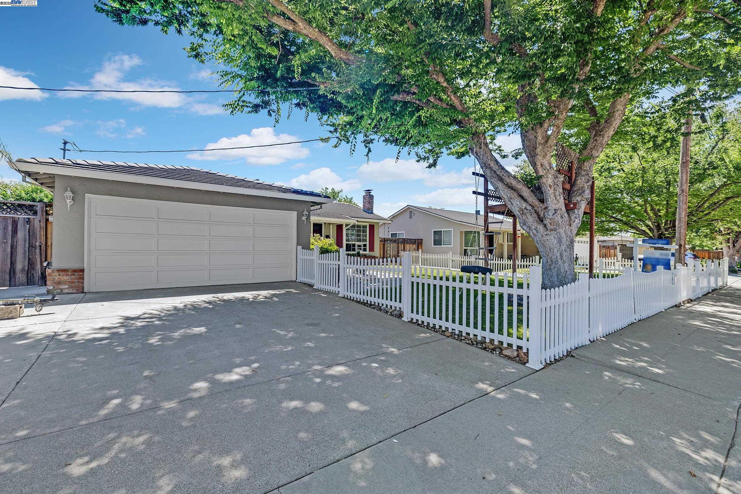 Detail Gallery Image 2 of 38 For 1015 Redondo Way, Livermore,  CA 94550 - 3 Beds | 2 Baths