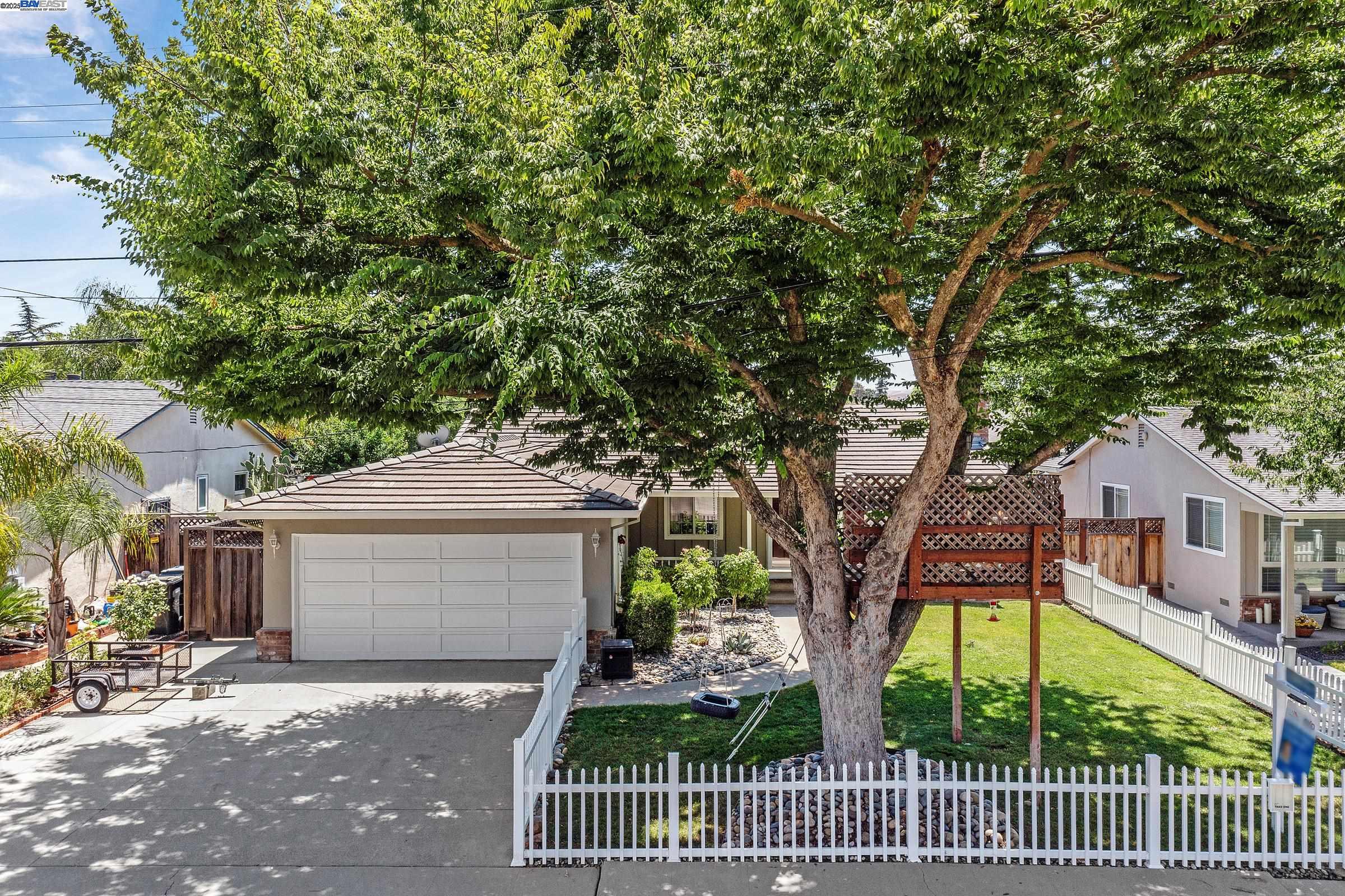 Detail Gallery Image 3 of 38 For 1015 Redondo Way, Livermore,  CA 94550 - 3 Beds | 2 Baths