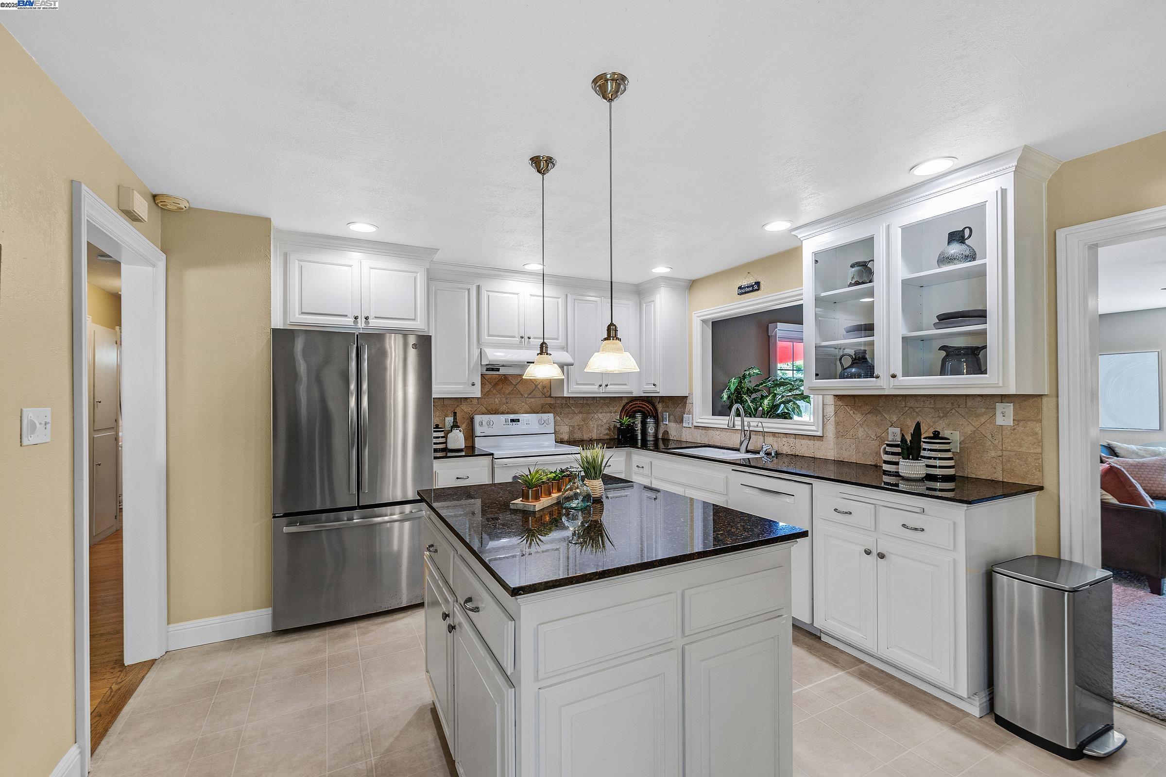 Detail Gallery Image 9 of 38 For 1015 Redondo Way, Livermore,  CA 94550 - 3 Beds | 2 Baths