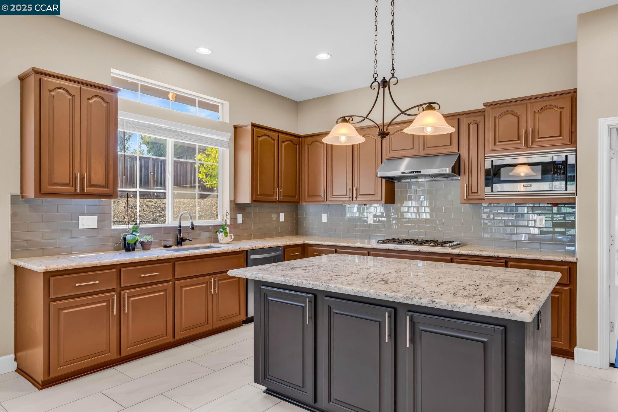 Detail Gallery Image 14 of 57 For 4362 Lynn Dr, Concord,  CA 94518 - 4 Beds | 3 Baths