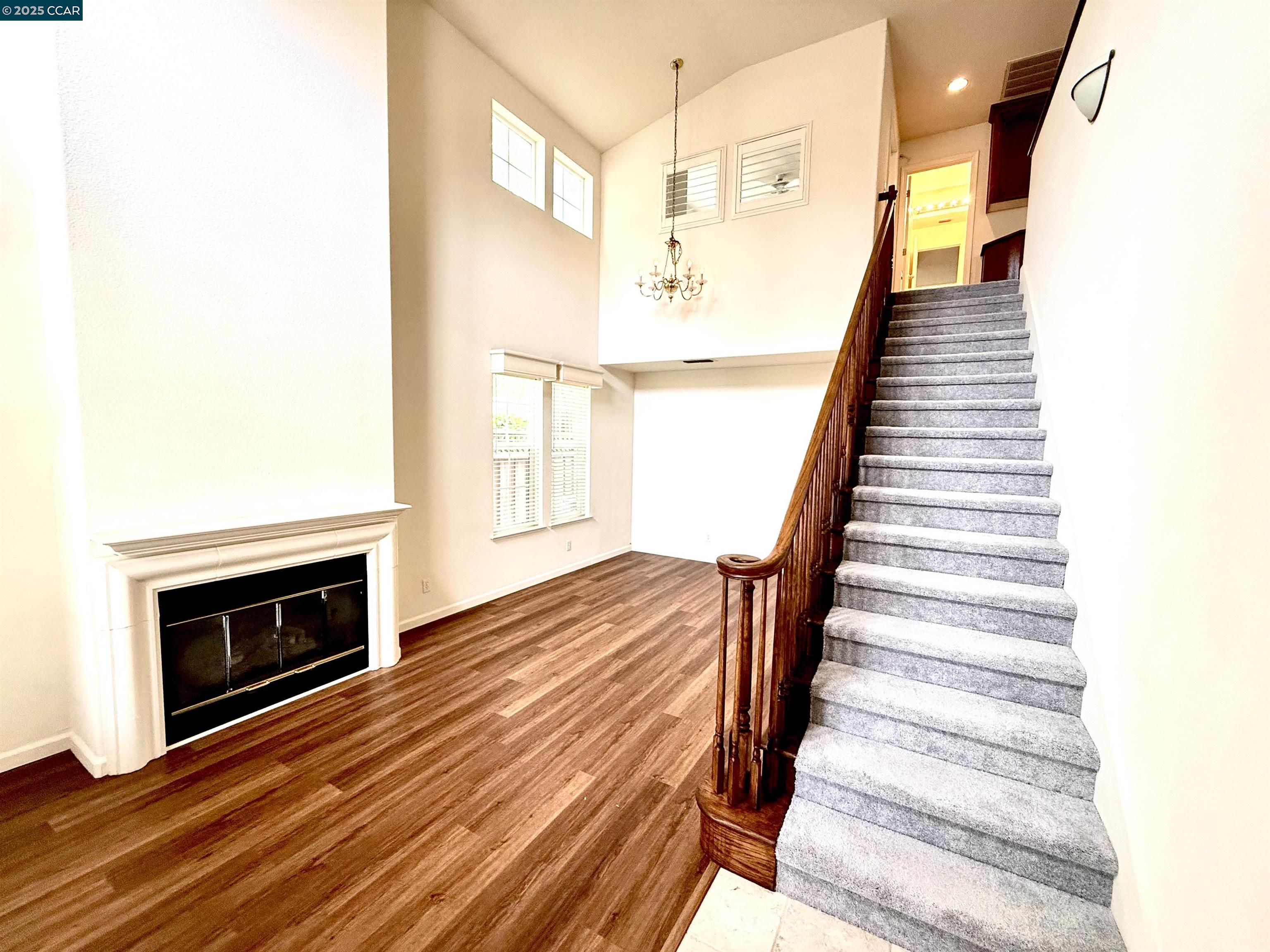 Detail Gallery Image 2 of 18 For 54 Village Square Pl, Pleasant Hill,  CA 94523 - 3 Beds | 2/1 Baths