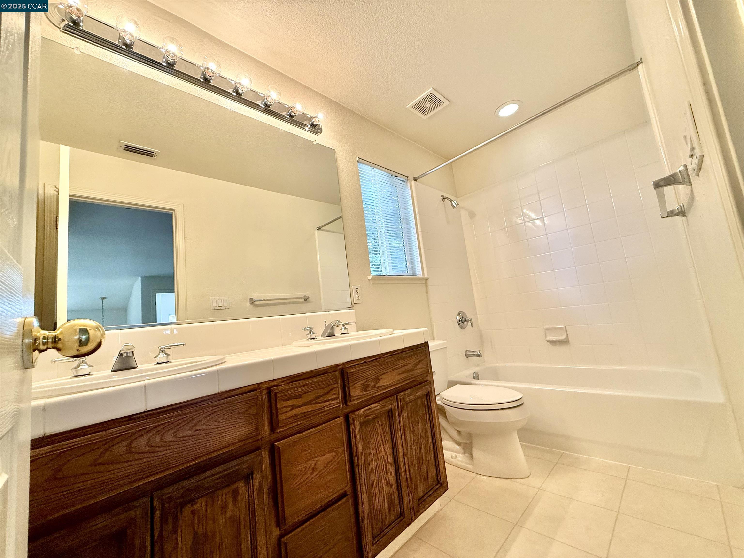 Detail Gallery Image 12 of 18 For 54 Village Square Pl, Pleasant Hill,  CA 94523 - 3 Beds | 2/1 Baths
