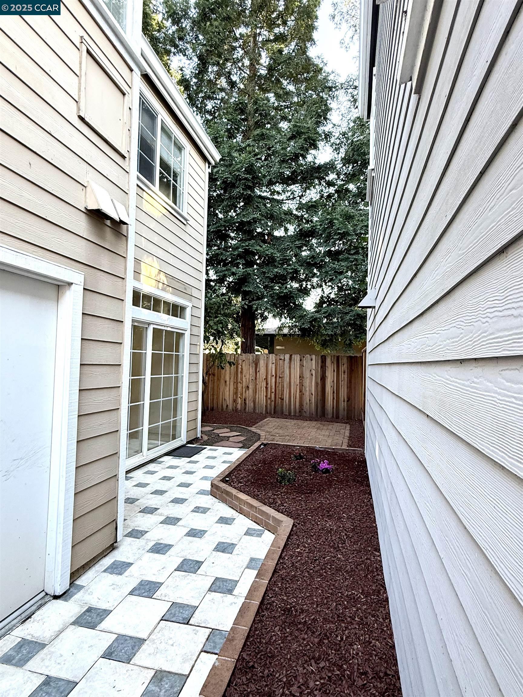 Detail Gallery Image 17 of 18 For 54 Village Square Pl, Pleasant Hill,  CA 94523 - 3 Beds | 2/1 Baths