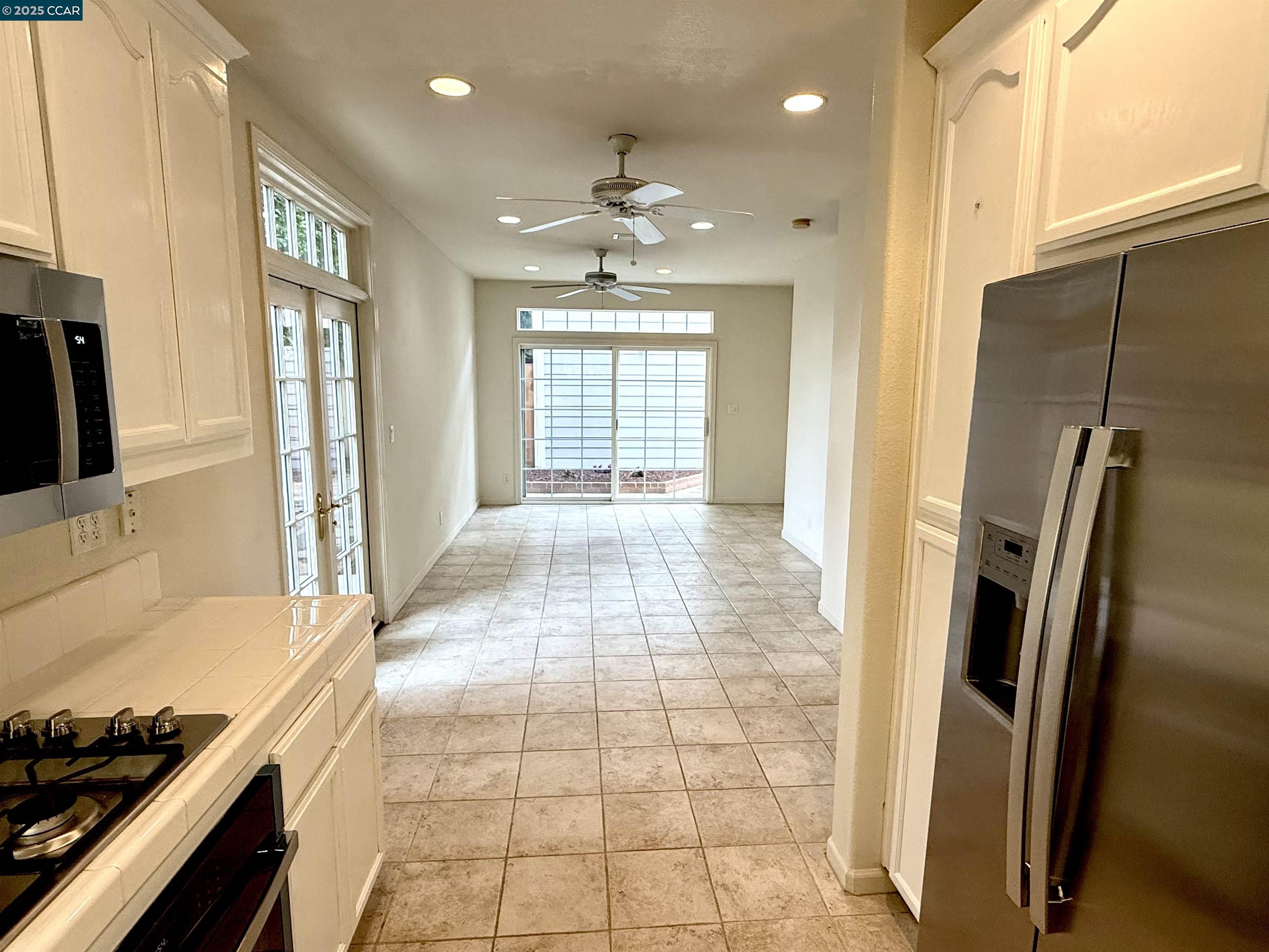 Detail Gallery Image 5 of 18 For 54 Village Square Pl, Pleasant Hill,  CA 94523 - 3 Beds | 2/1 Baths