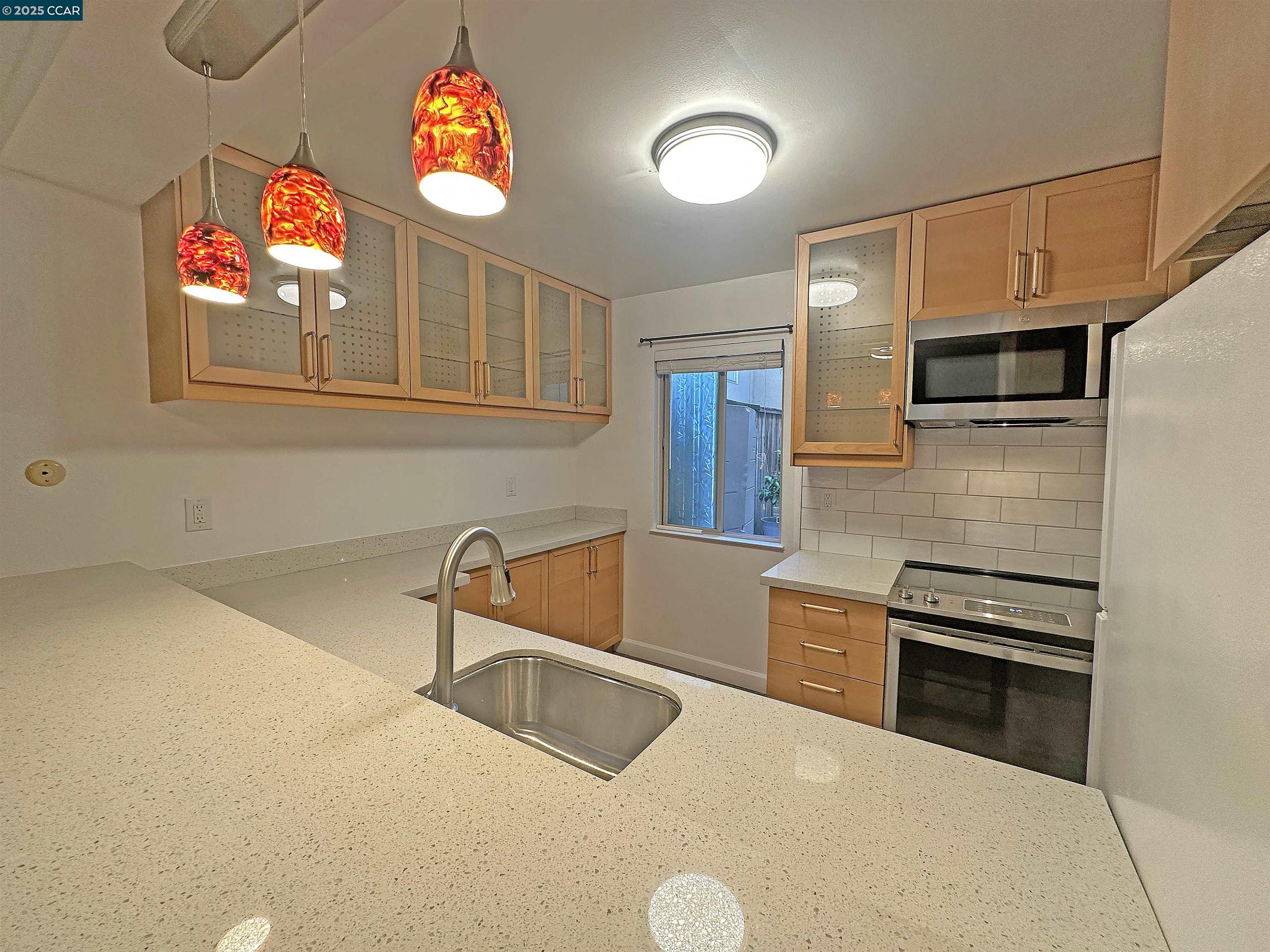 Detail Gallery Image 8 of 24 For 401 Monte Vista Ave #103,  Oakland,  CA 94611 - 1 Beds | 1 Baths