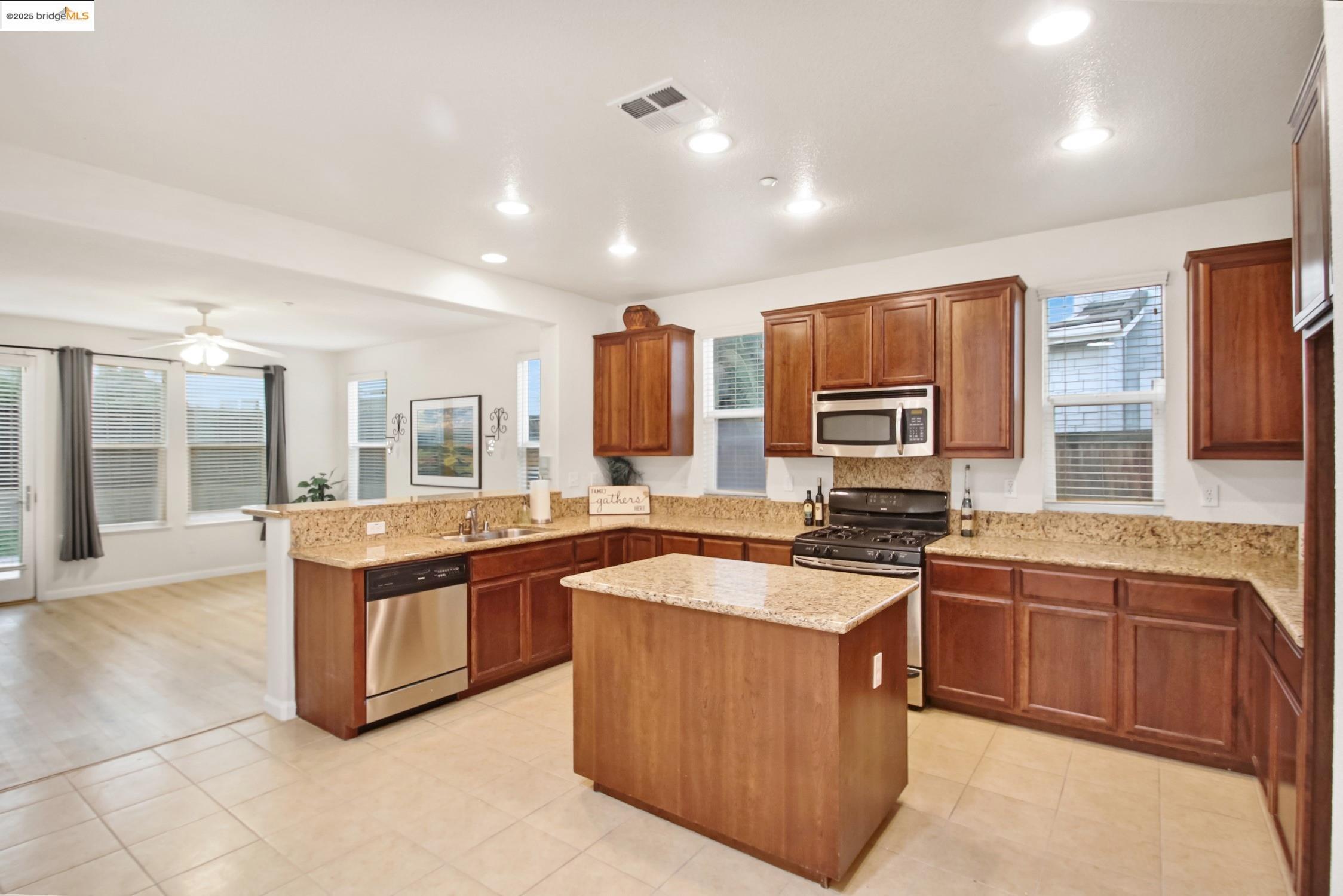 Detail Gallery Image 9 of 57 For 2729 Cathedral Circle, Brentwood,  CA 94513 - 4 Beds | 2 Baths