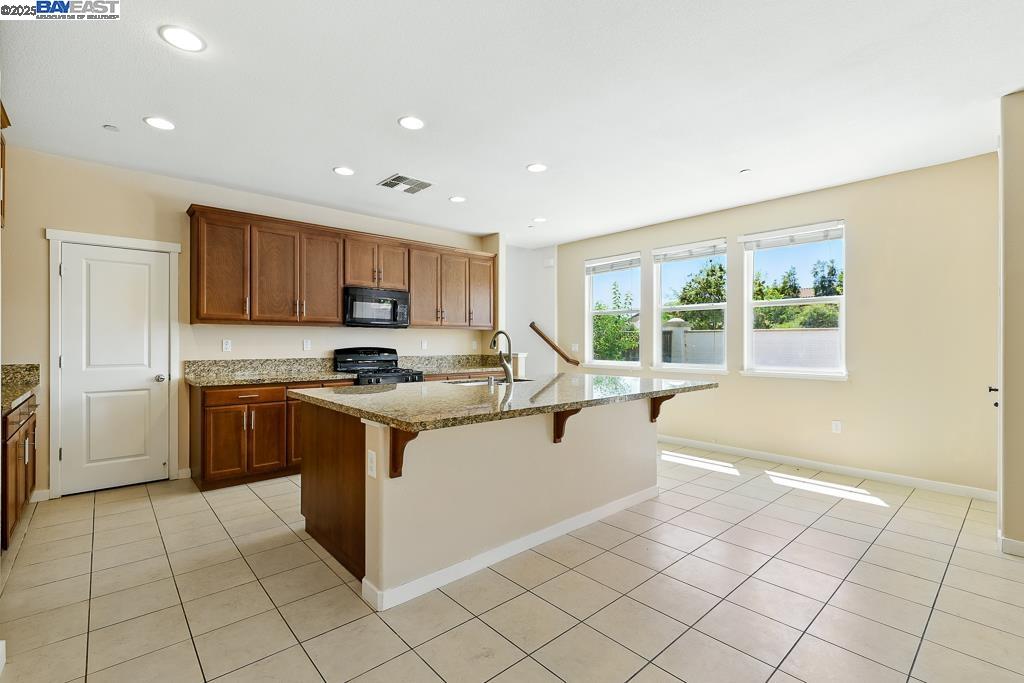 Detail Gallery Image 11 of 60 For 18309 Millbrook Ave, Lathrop,  CA 95330 - 4 Beds | 3 Baths