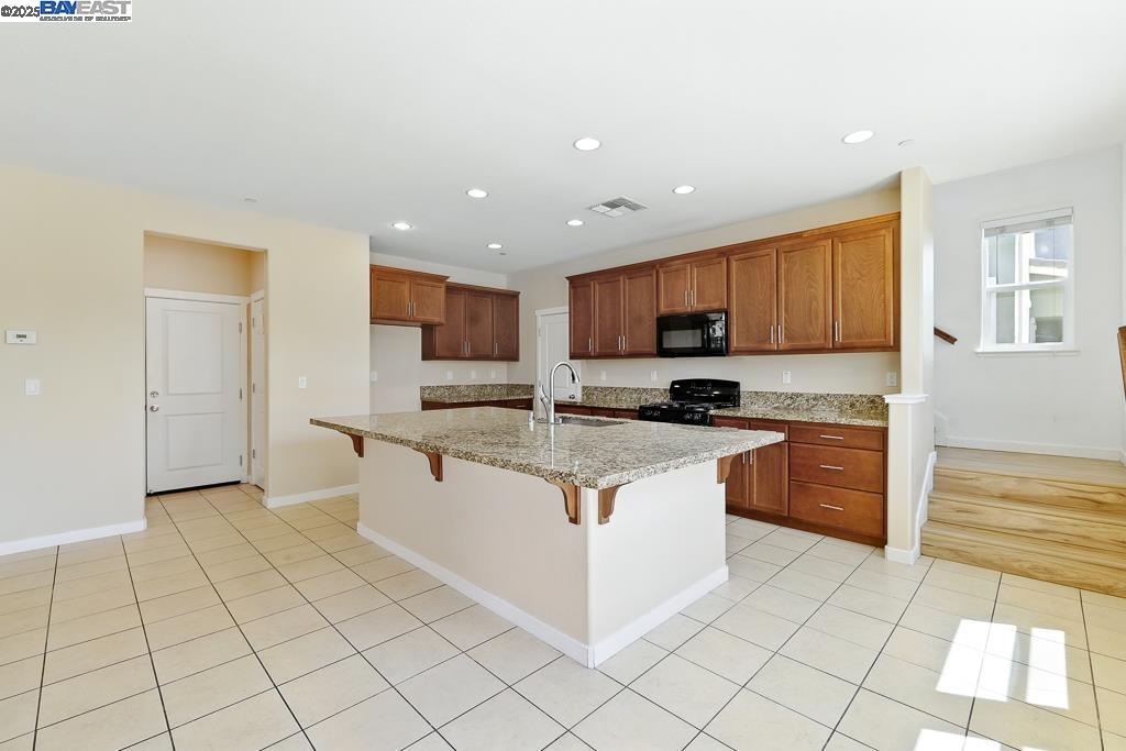 Detail Gallery Image 12 of 60 For 18309 Millbrook Ave, Lathrop,  CA 95330 - 4 Beds | 3 Baths