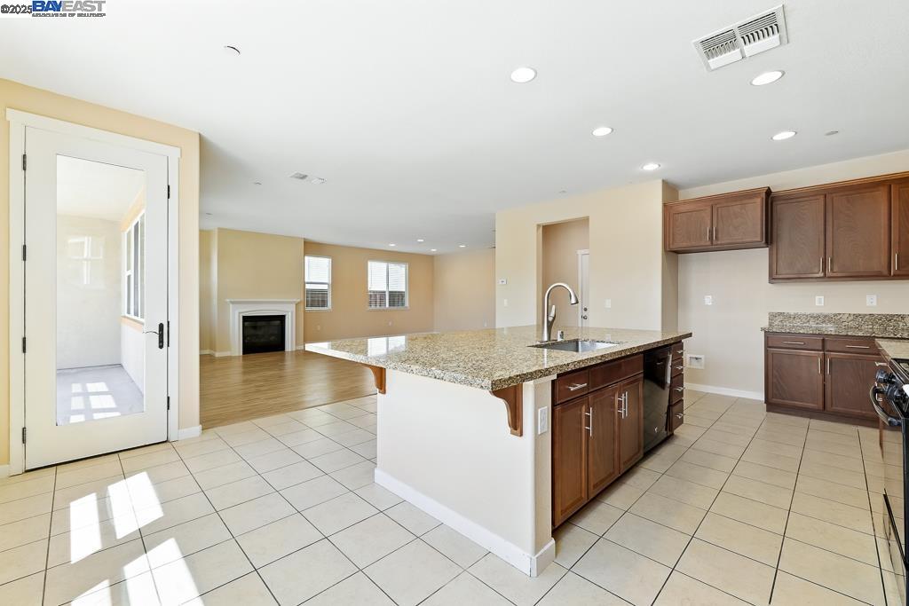 Detail Gallery Image 13 of 60 For 18309 Millbrook Ave, Lathrop,  CA 95330 - 4 Beds | 3 Baths