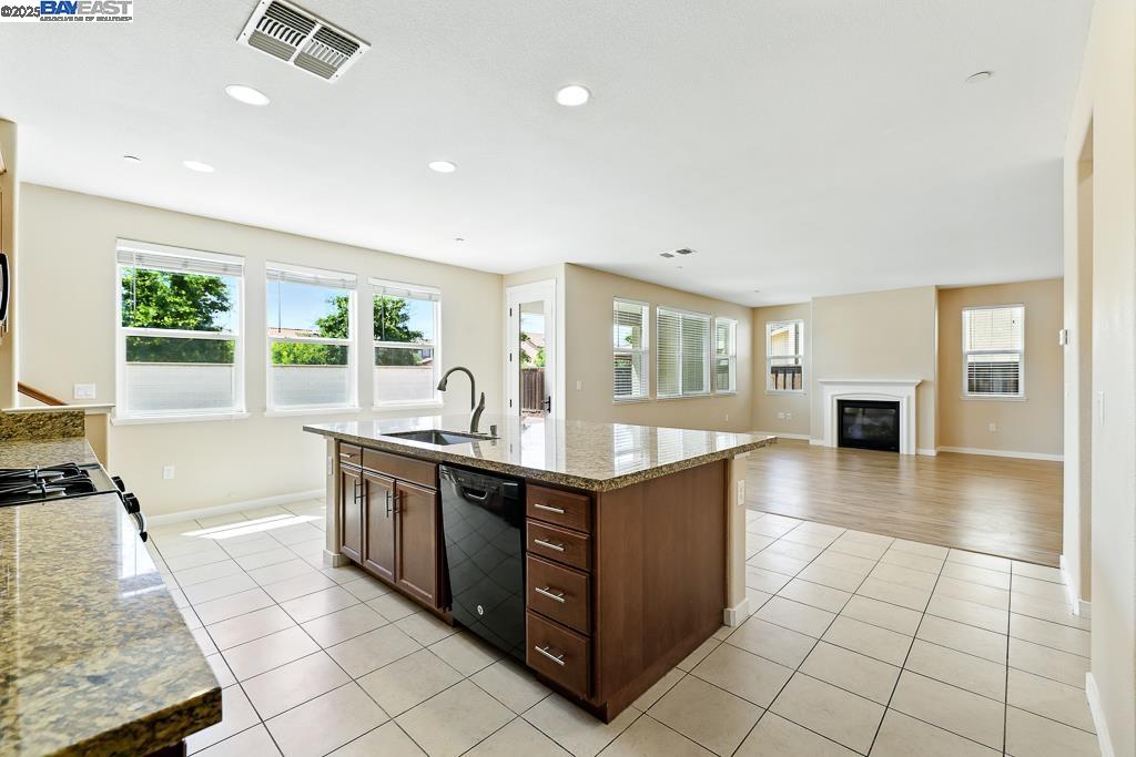 Detail Gallery Image 14 of 60 For 18309 Millbrook Ave, Lathrop,  CA 95330 - 4 Beds | 3 Baths