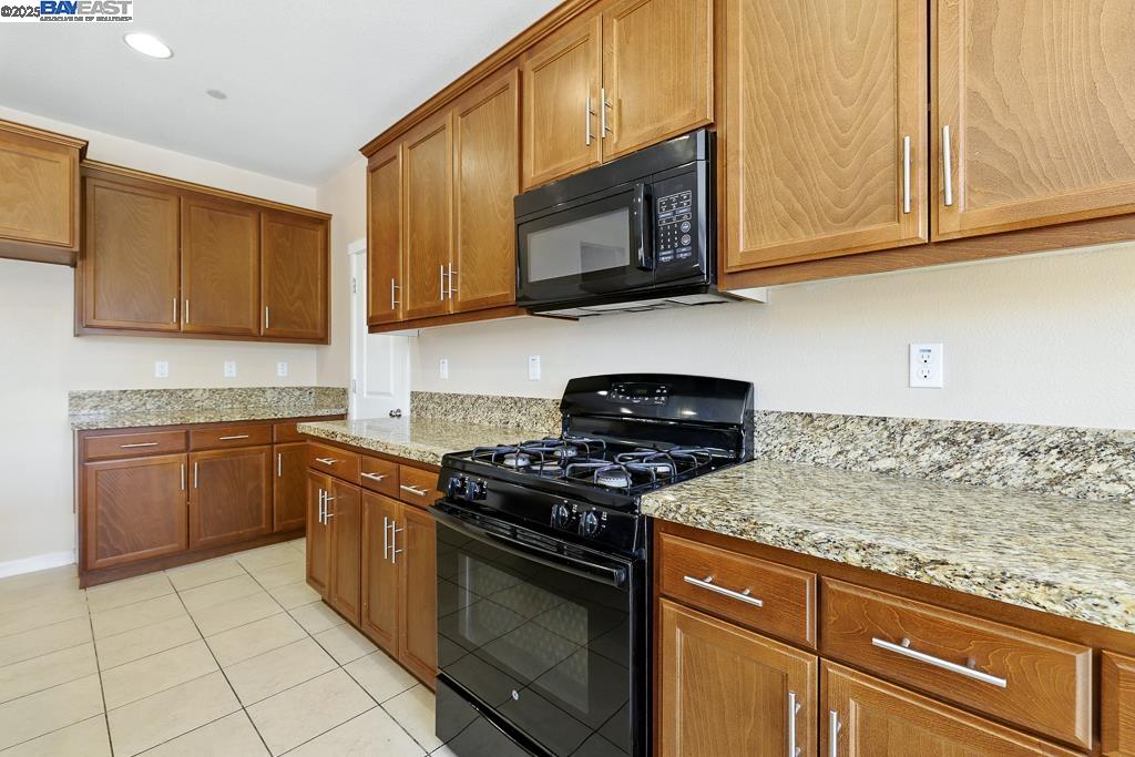 Detail Gallery Image 16 of 60 For 18309 Millbrook Ave, Lathrop,  CA 95330 - 4 Beds | 3 Baths