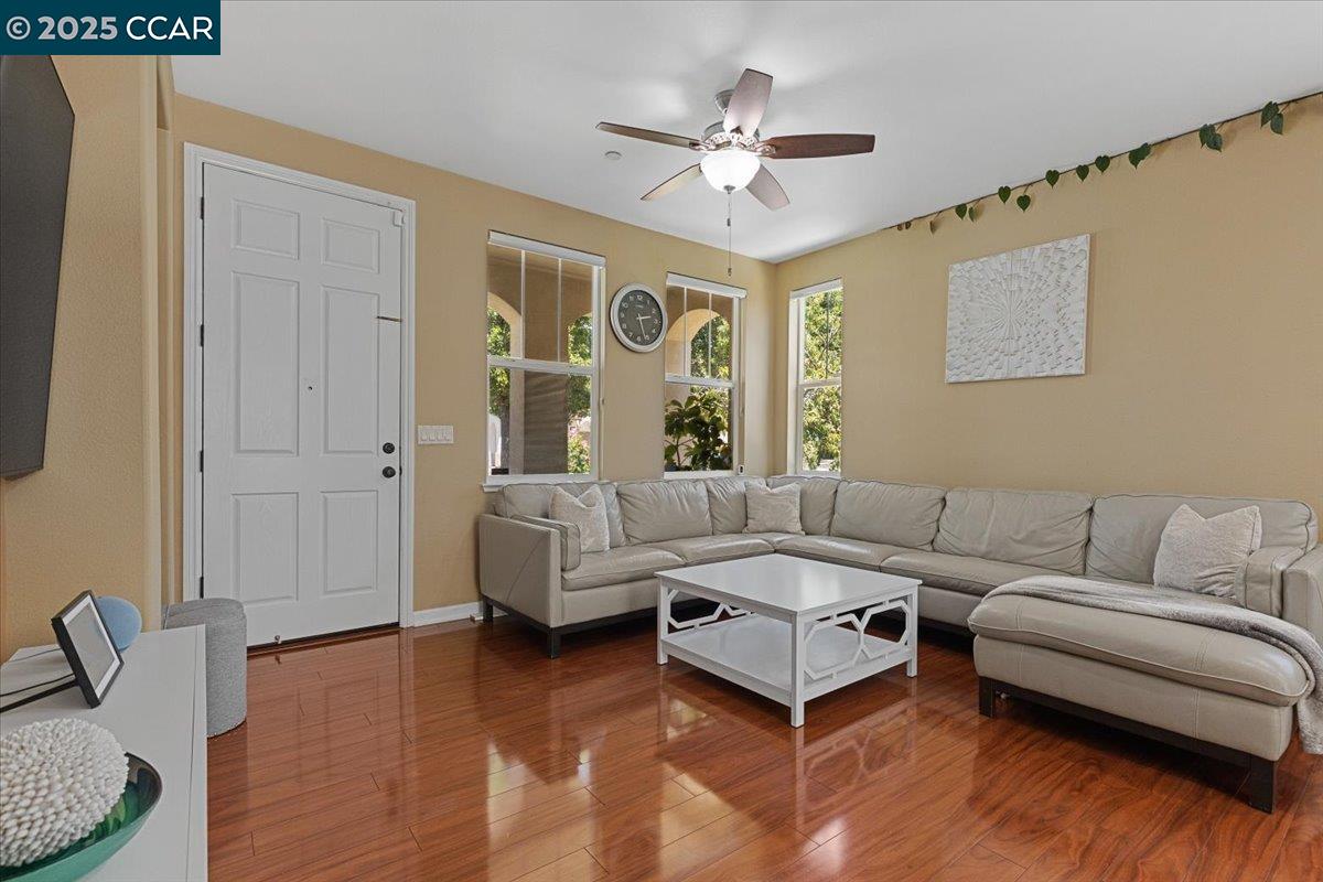 Detail Gallery Image 2 of 12 For 34102 Zaner Way, Union City,  CA 94587 - 3 Beds | 2/1 Baths