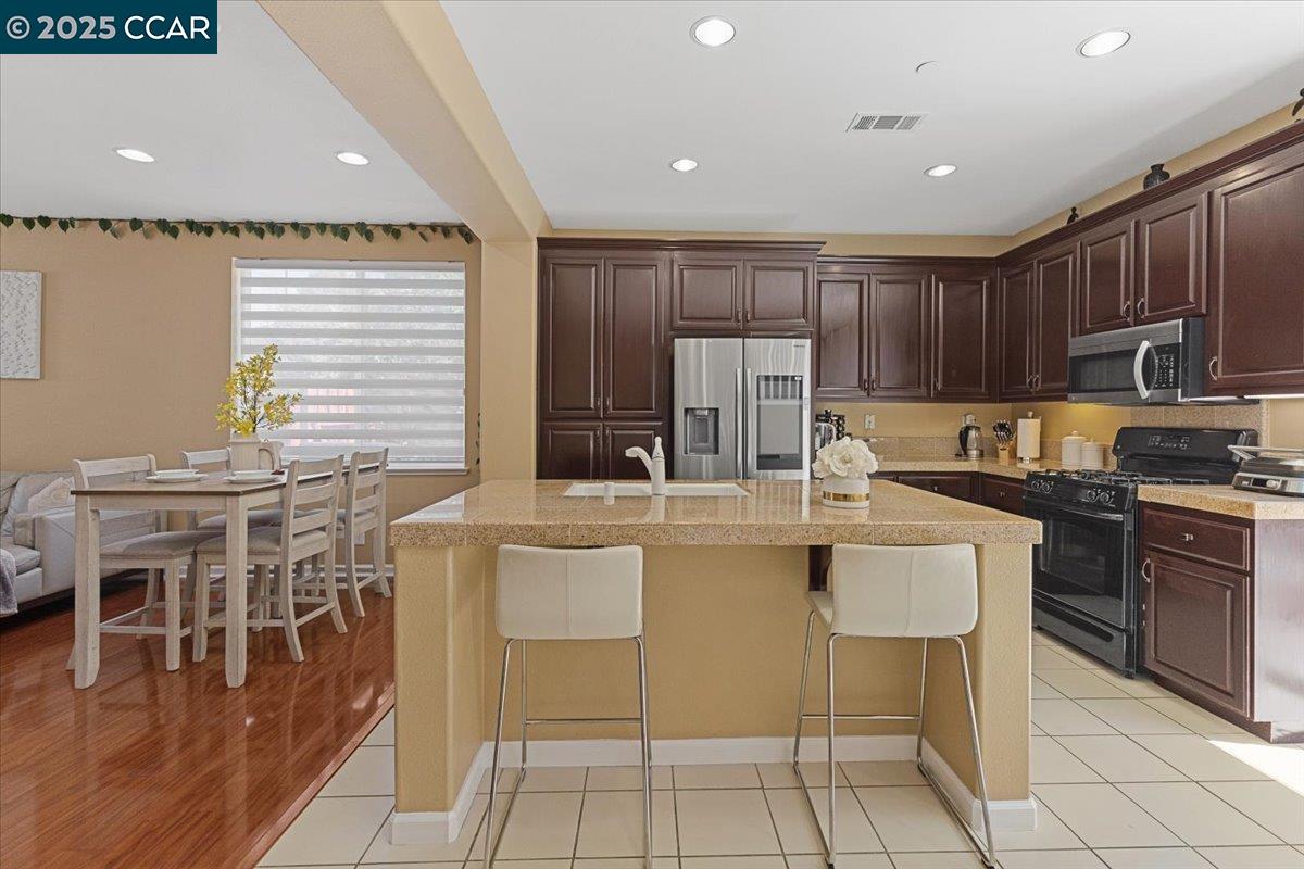Detail Gallery Image 3 of 12 For 34102 Zaner Way, Union City,  CA 94587 - 3 Beds | 2/1 Baths