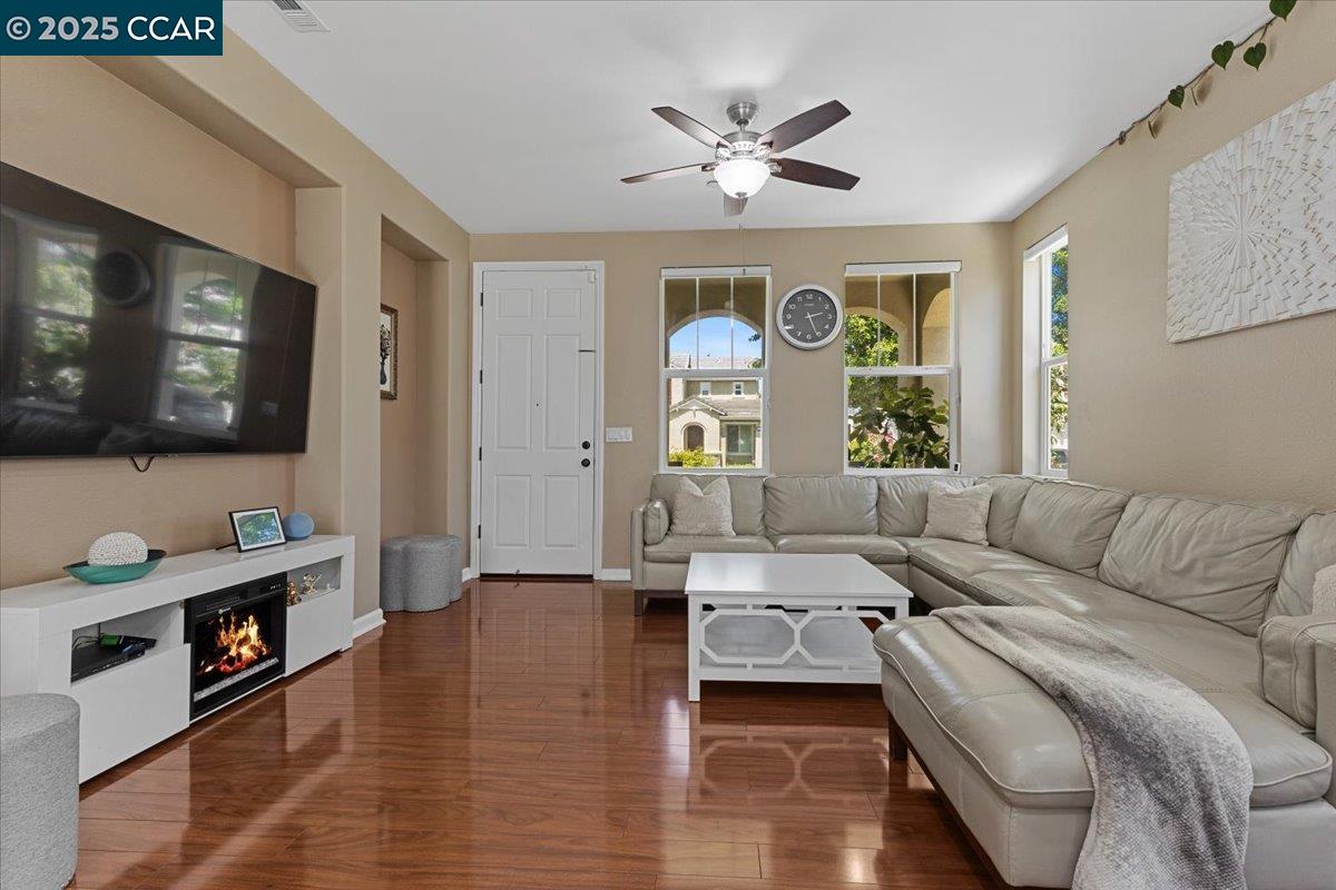 Detail Gallery Image 5 of 12 For 34102 Zaner Way, Union City,  CA 94587 - 3 Beds | 2/1 Baths