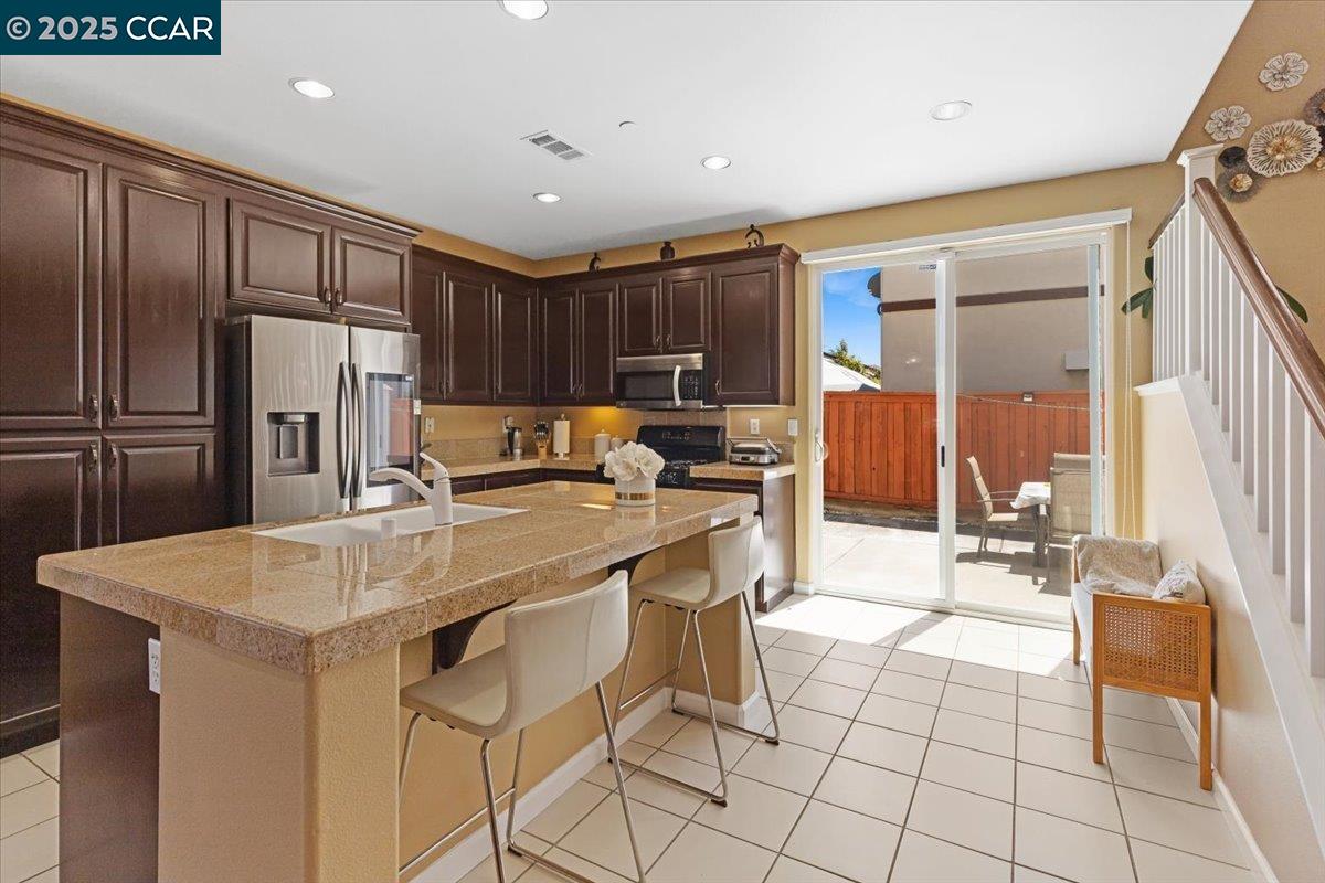 Detail Gallery Image 6 of 12 For 34102 Zaner Way, Union City,  CA 94587 - 3 Beds | 2/1 Baths