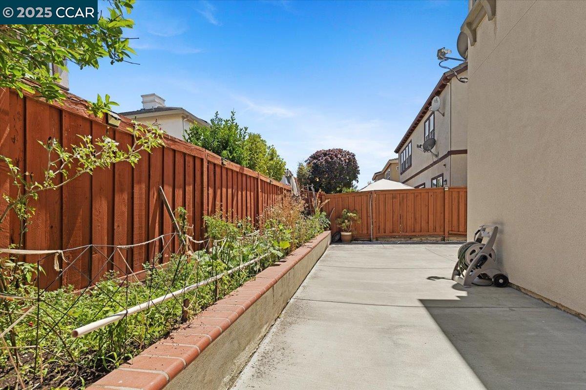Detail Gallery Image 8 of 12 For 34102 Zaner Way, Union City,  CA 94587 - 3 Beds | 2/1 Baths