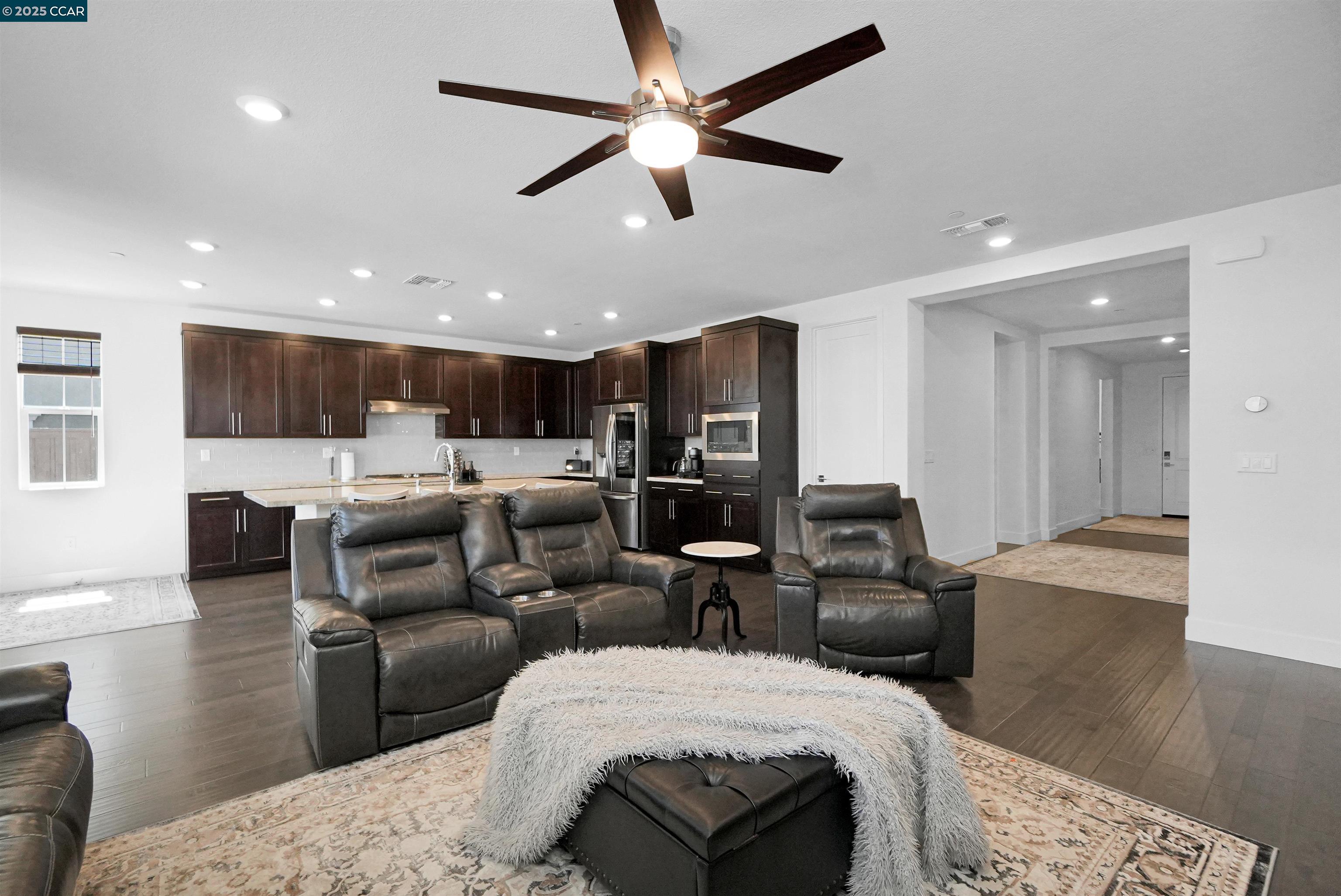 Detail Gallery Image 11 of 60 For 6856 Anton Street, Tracy,  CA 95377-7701 - 4 Beds | 3/1 Baths