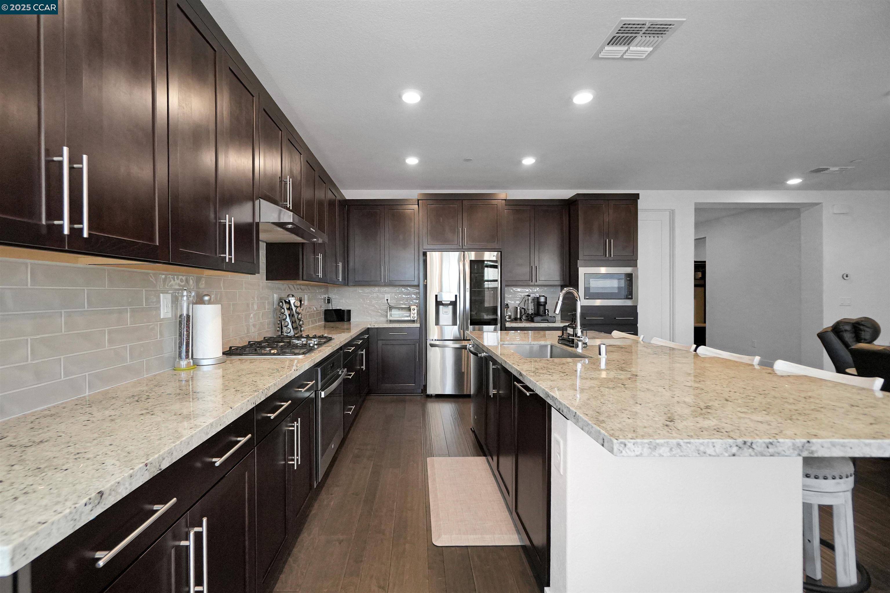 Detail Gallery Image 14 of 60 For 6856 Anton Street, Tracy,  CA 95377-7701 - 4 Beds | 3/1 Baths