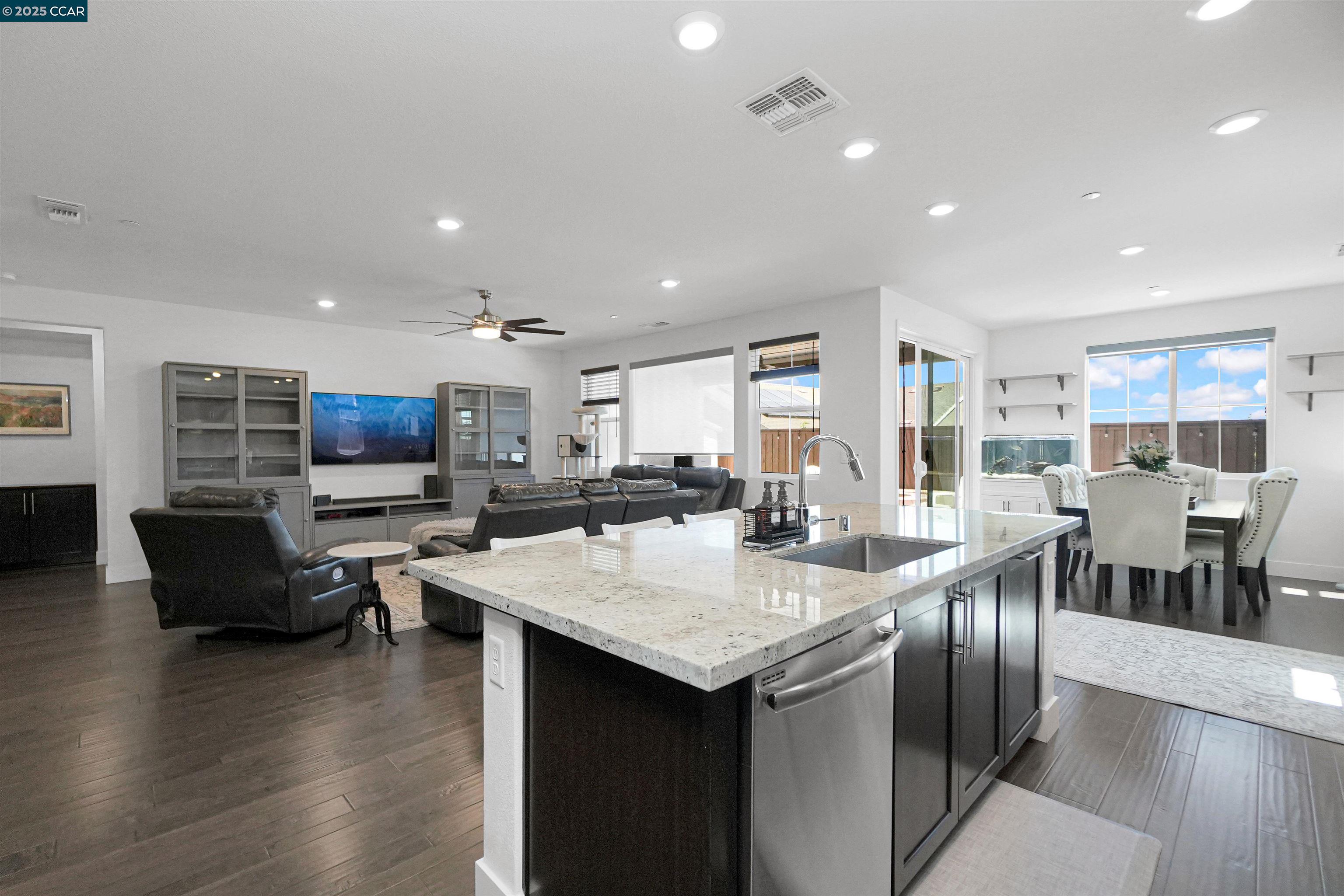 Detail Gallery Image 16 of 60 For 6856 Anton Street, Tracy,  CA 95377-7701 - 4 Beds | 3/1 Baths