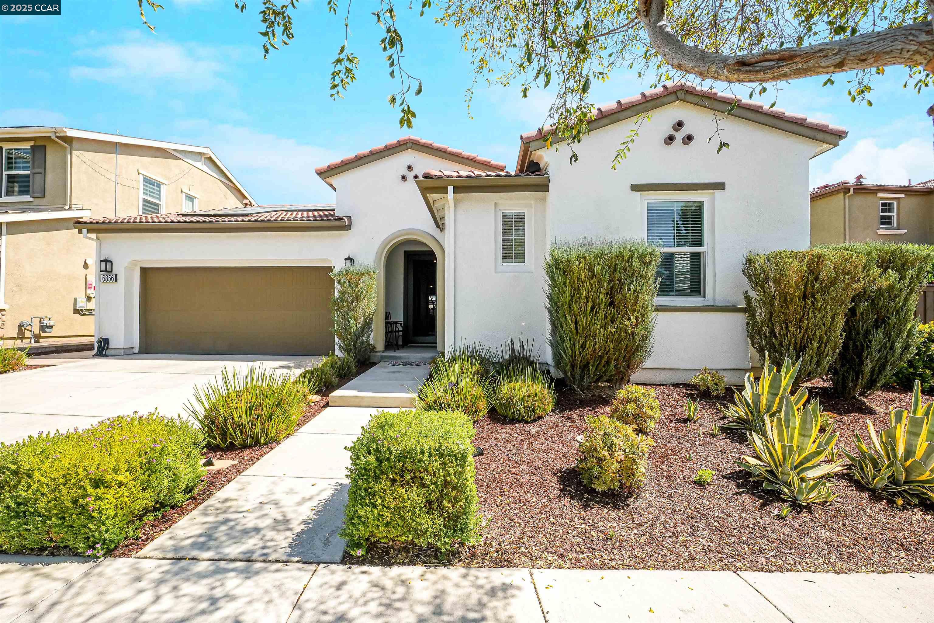 Detail Gallery Image 4 of 60 For 6856 Anton Street, Tracy,  CA 95377-7701 - 4 Beds | 3/1 Baths