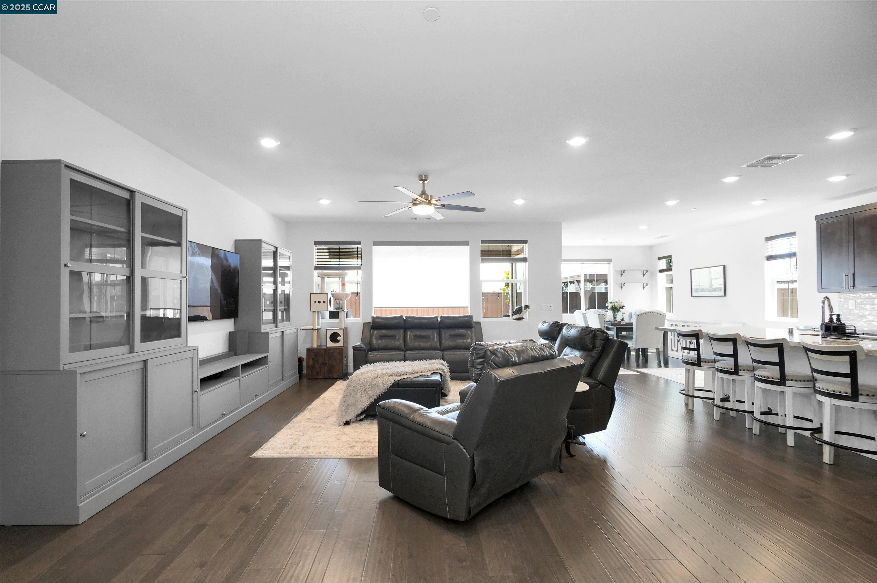 Detail Gallery Image 9 of 60 For 6856 Anton Street, Tracy,  CA 95377-7701 - 4 Beds | 3/1 Baths