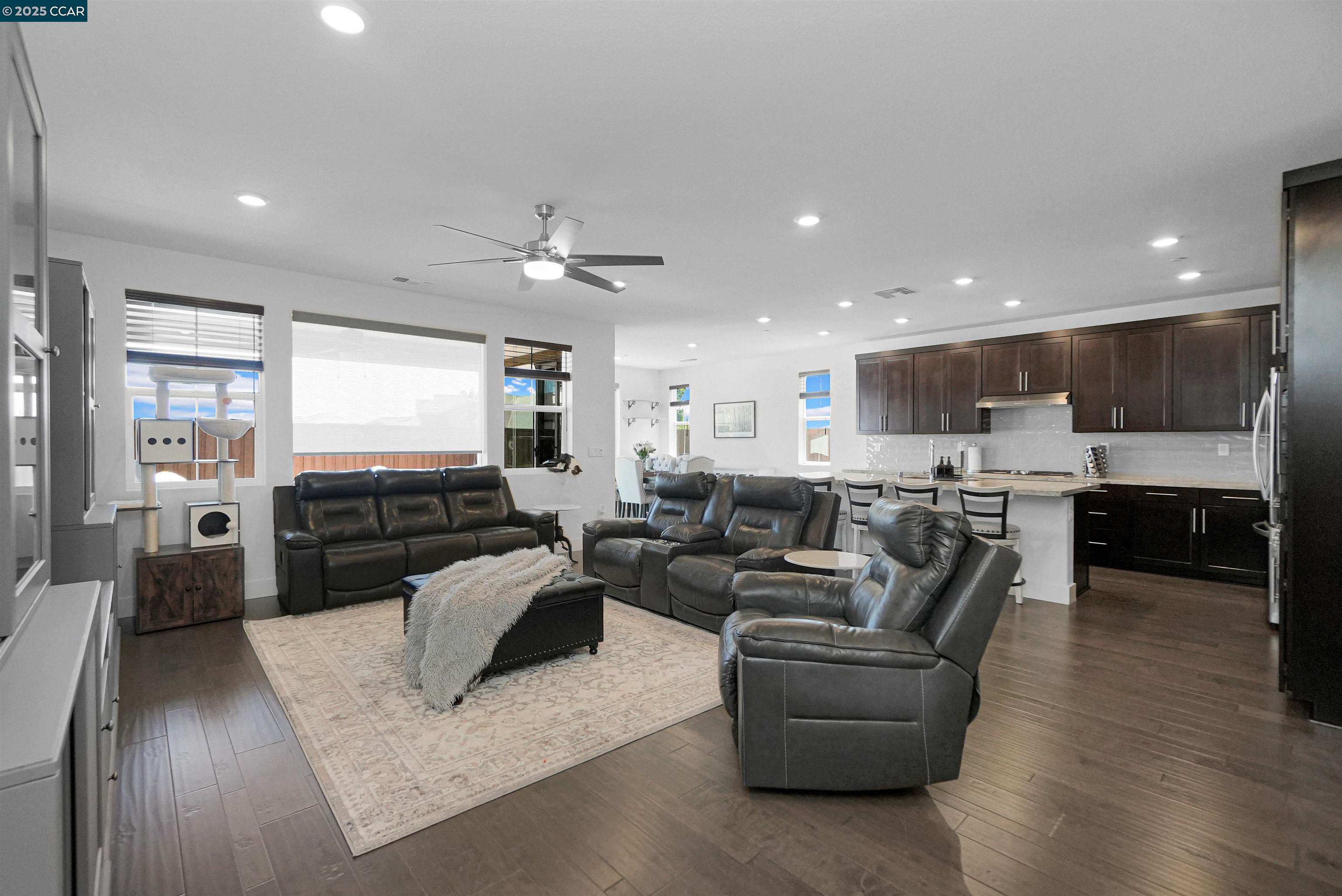 Detail Gallery Image 10 of 60 For 6856 Anton Street, Tracy,  CA 95377-7701 - 4 Beds | 3/1 Baths
