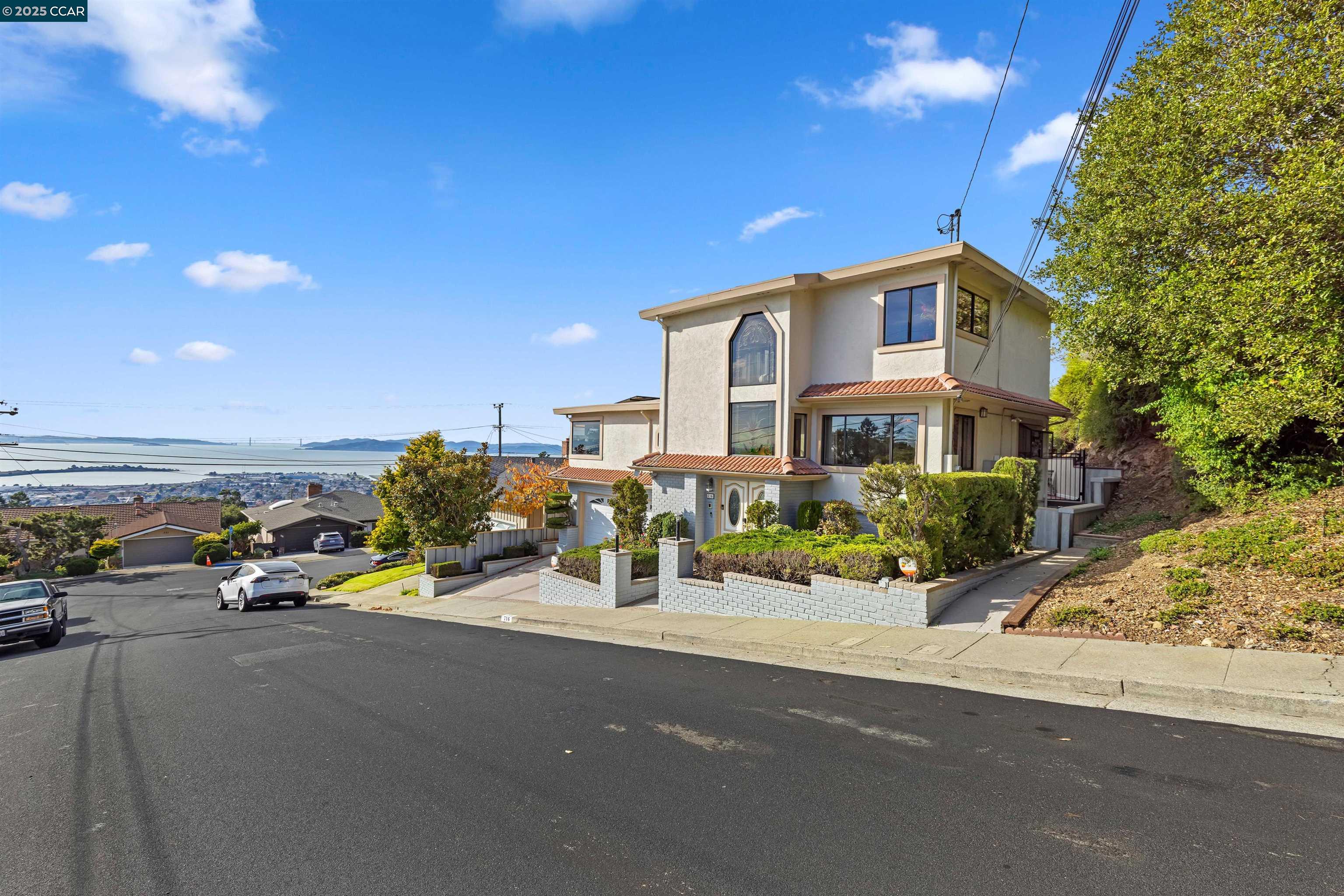 Detail Gallery Image 4 of 49 For 716 Gelston Pl, El Cerrito,  CA 94530 - 4 Beds | 2/2 Baths