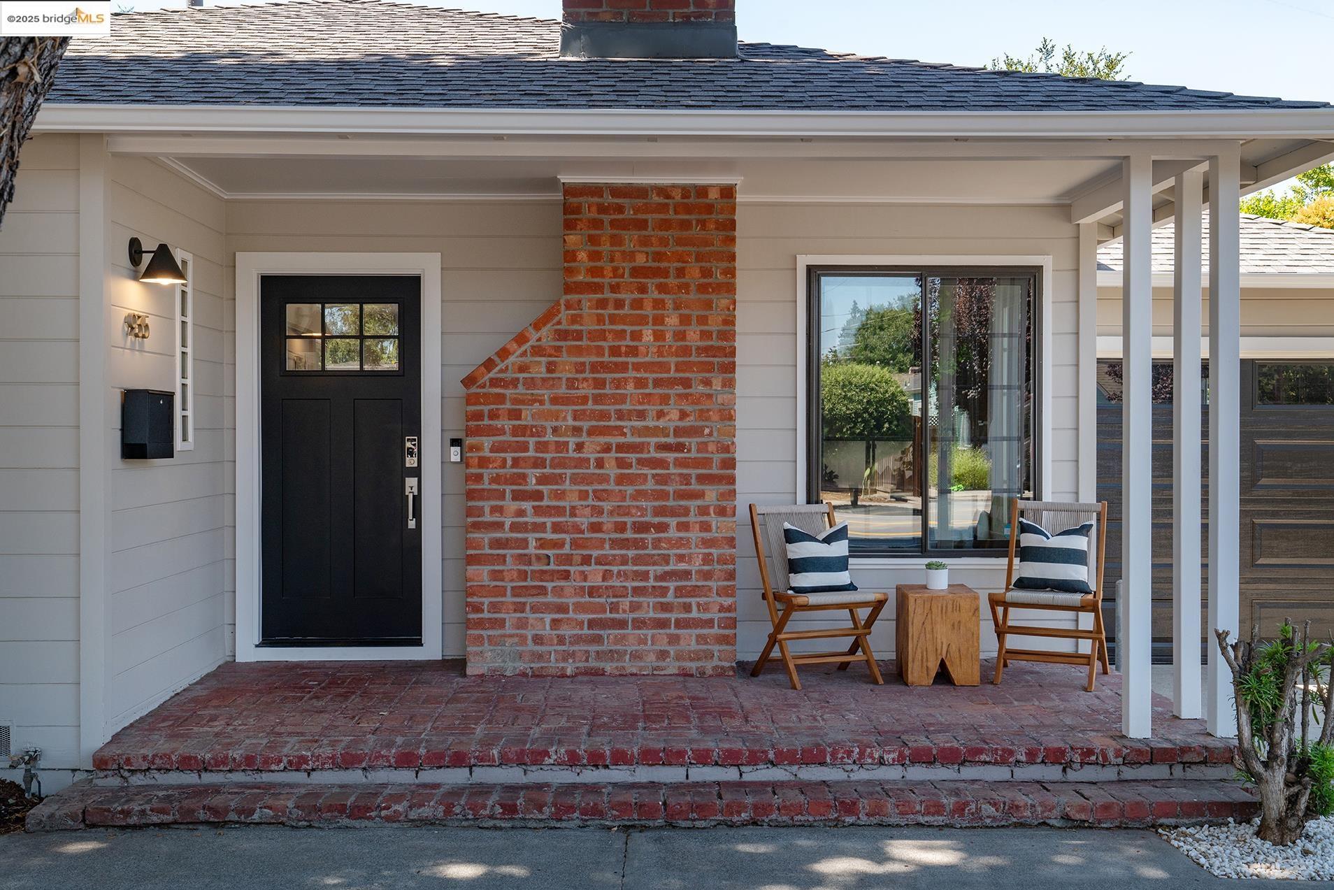 Detail Gallery Image 2 of 29 For 935 W Taylor Street, San Jose,  CA 95126 - 3 Beds | 2 Baths