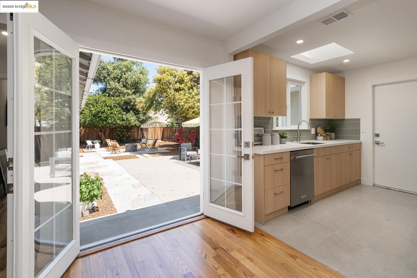 Detail Gallery Image 21 of 29 For 935 W Taylor Street, San Jose,  CA 95126 - 3 Beds | 2 Baths
